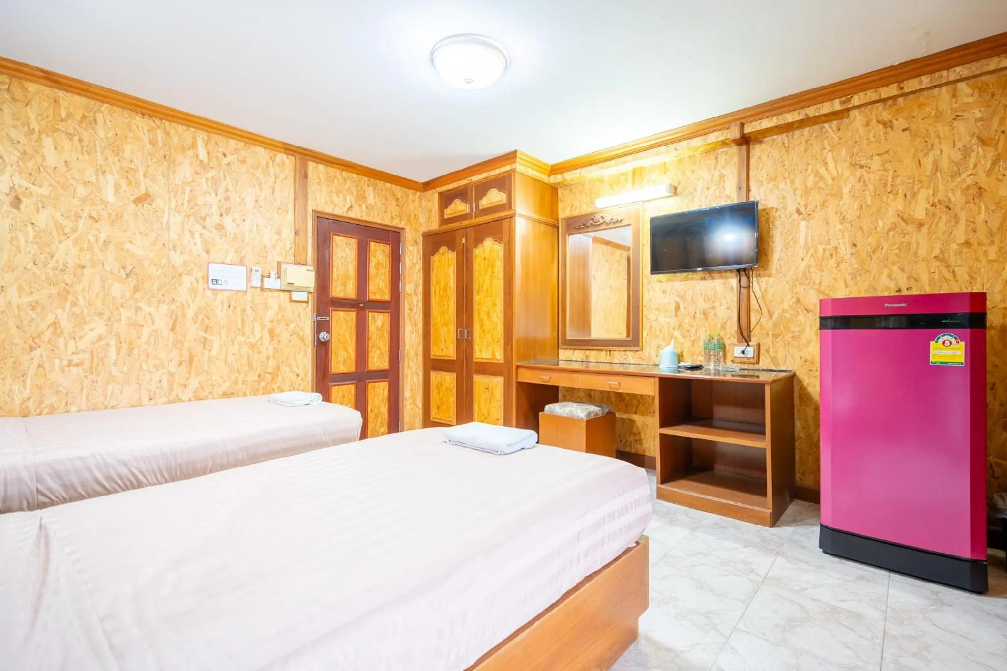 Bed in Chatsuree Mansion