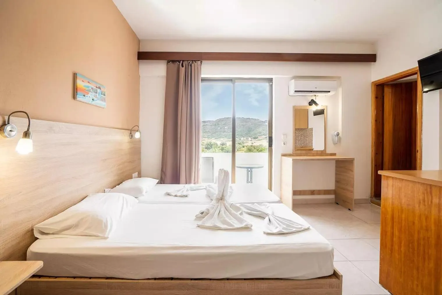 Bed in Sotirakis Hotel