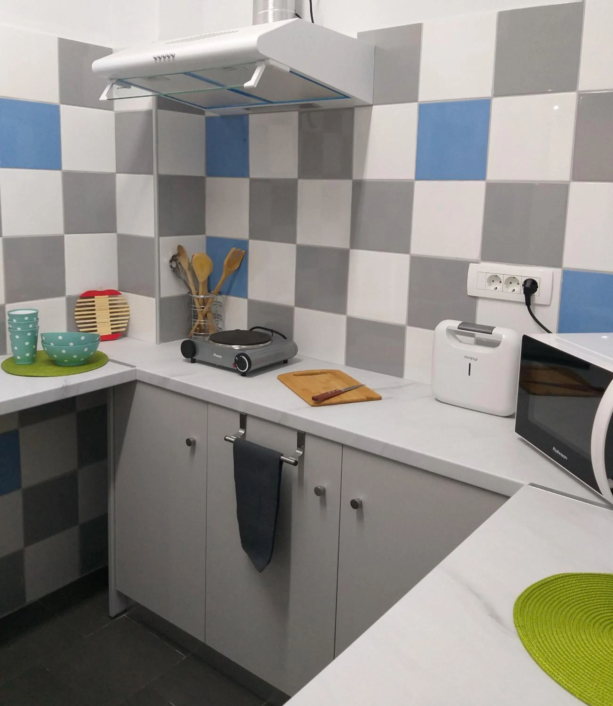 Communal kitchen in Youth hostel Anna