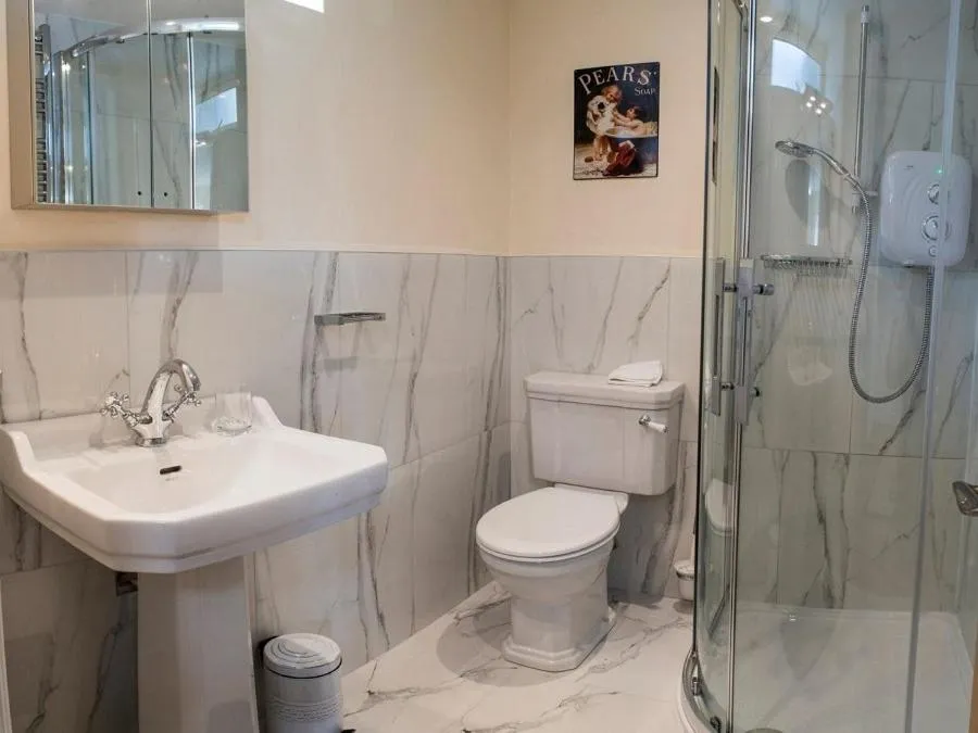 Shower in The Post House