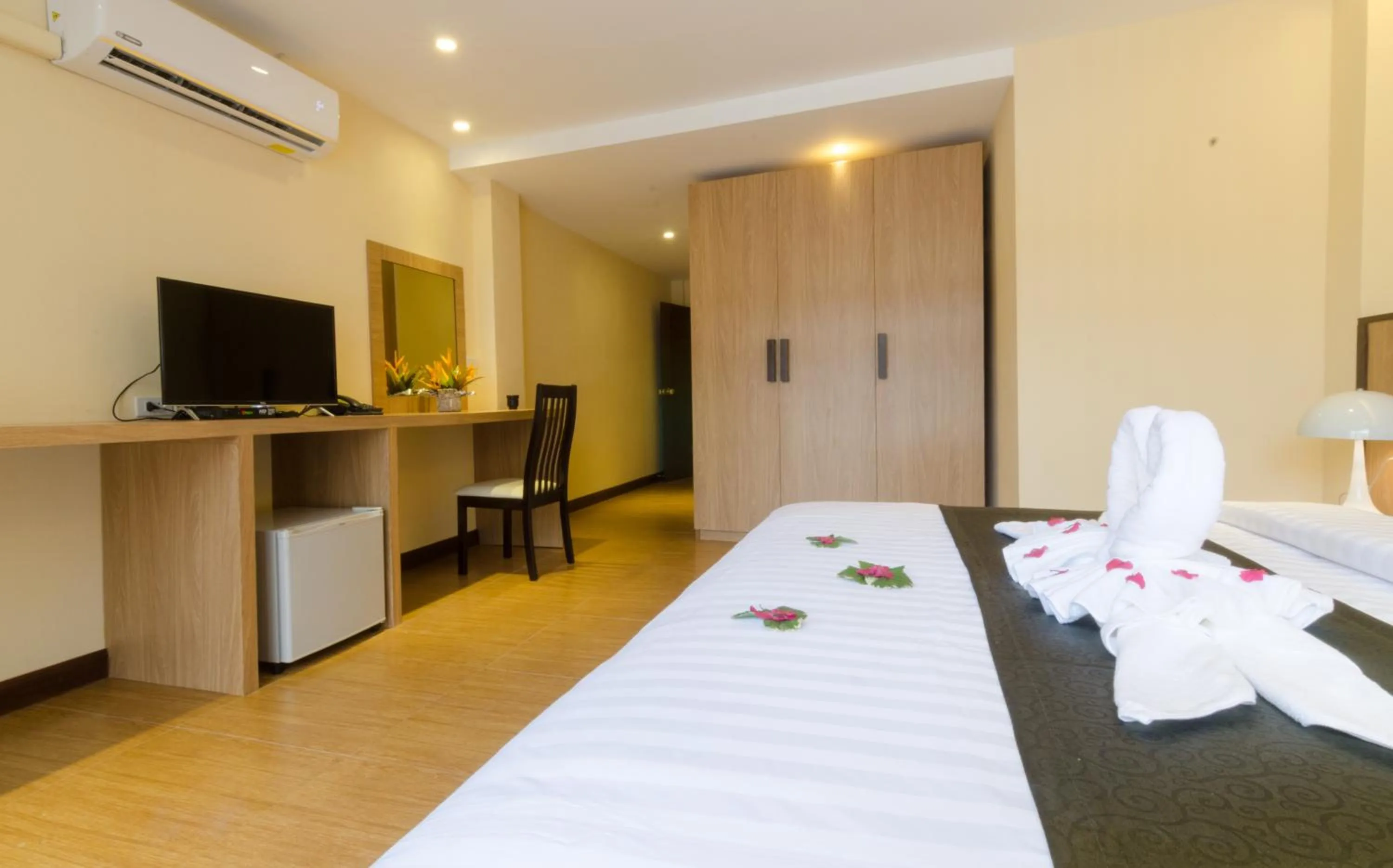 Photo of the whole room, Bed in My place Chaweng beach