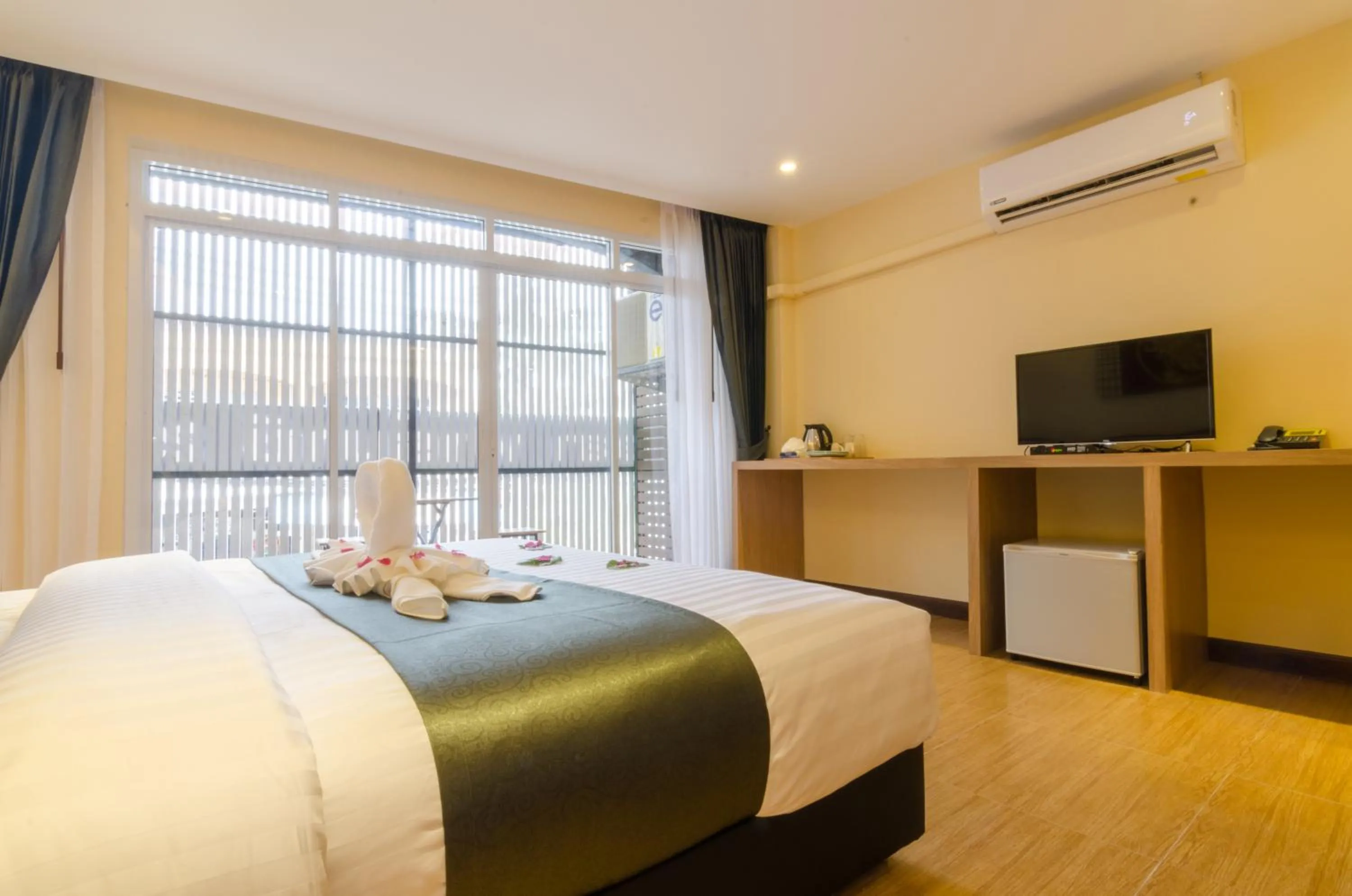 Photo of the whole room, Bed in My place Chaweng beach