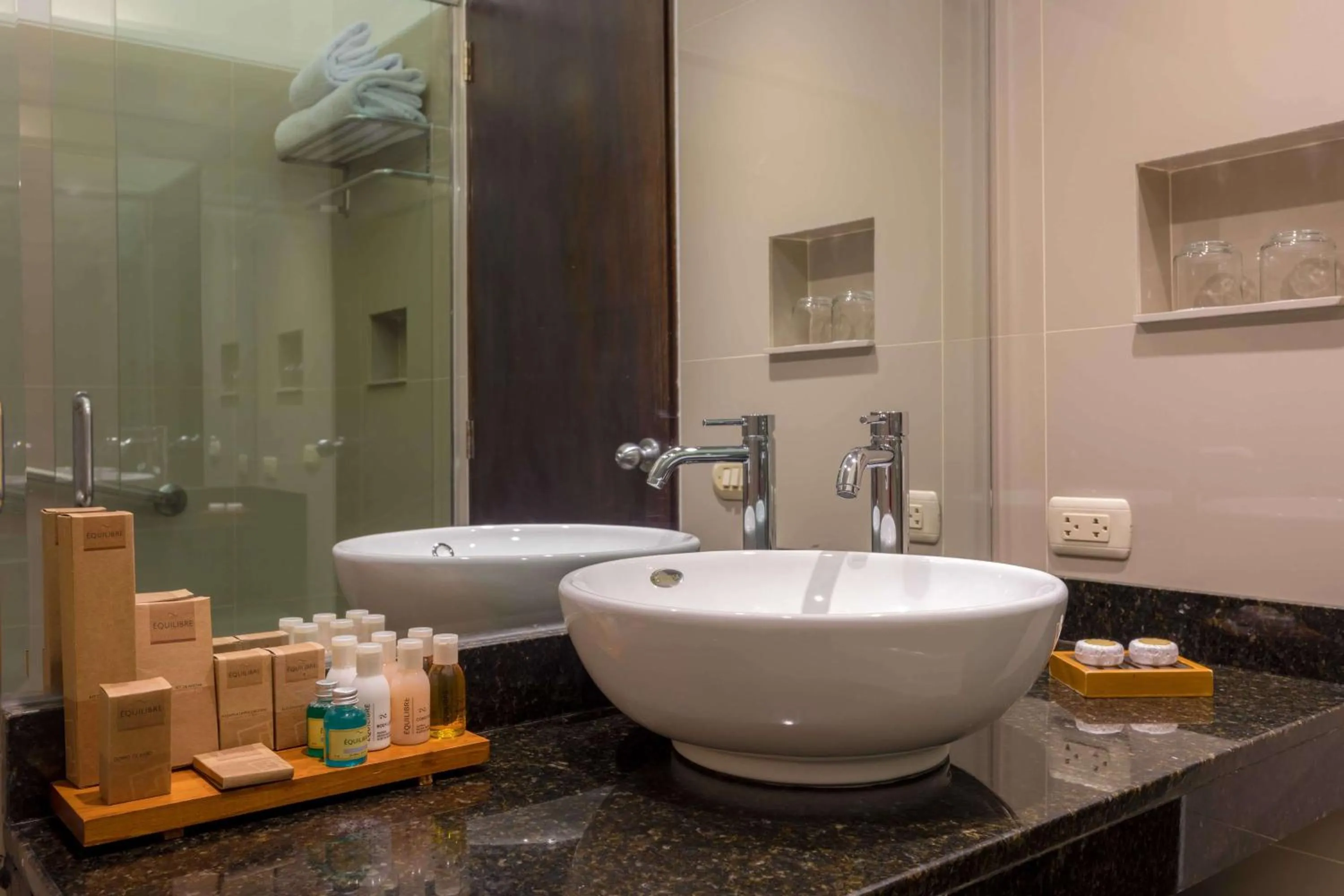 Shower in Sonesta Posadas del Inca Puno