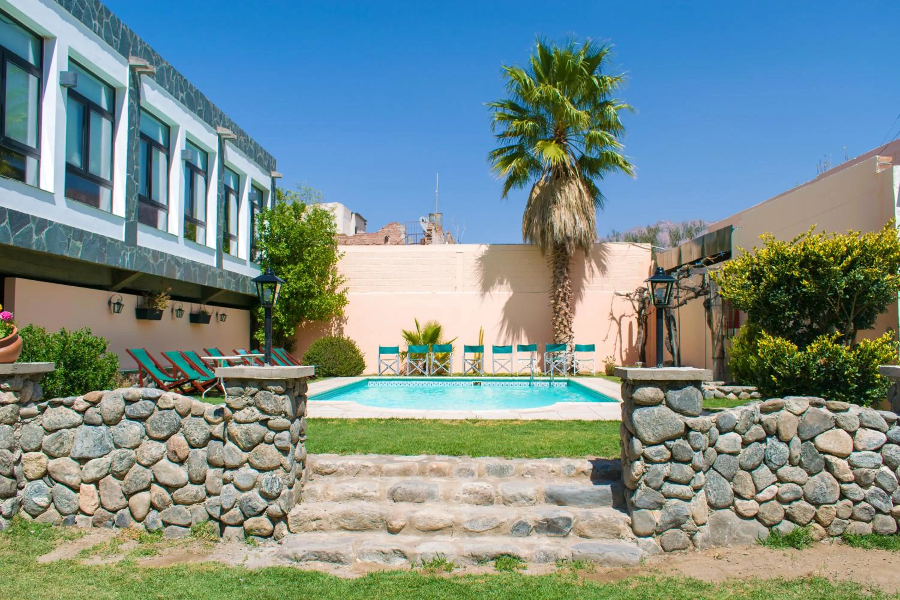 Swimming pool in Hotel Los Sauces
