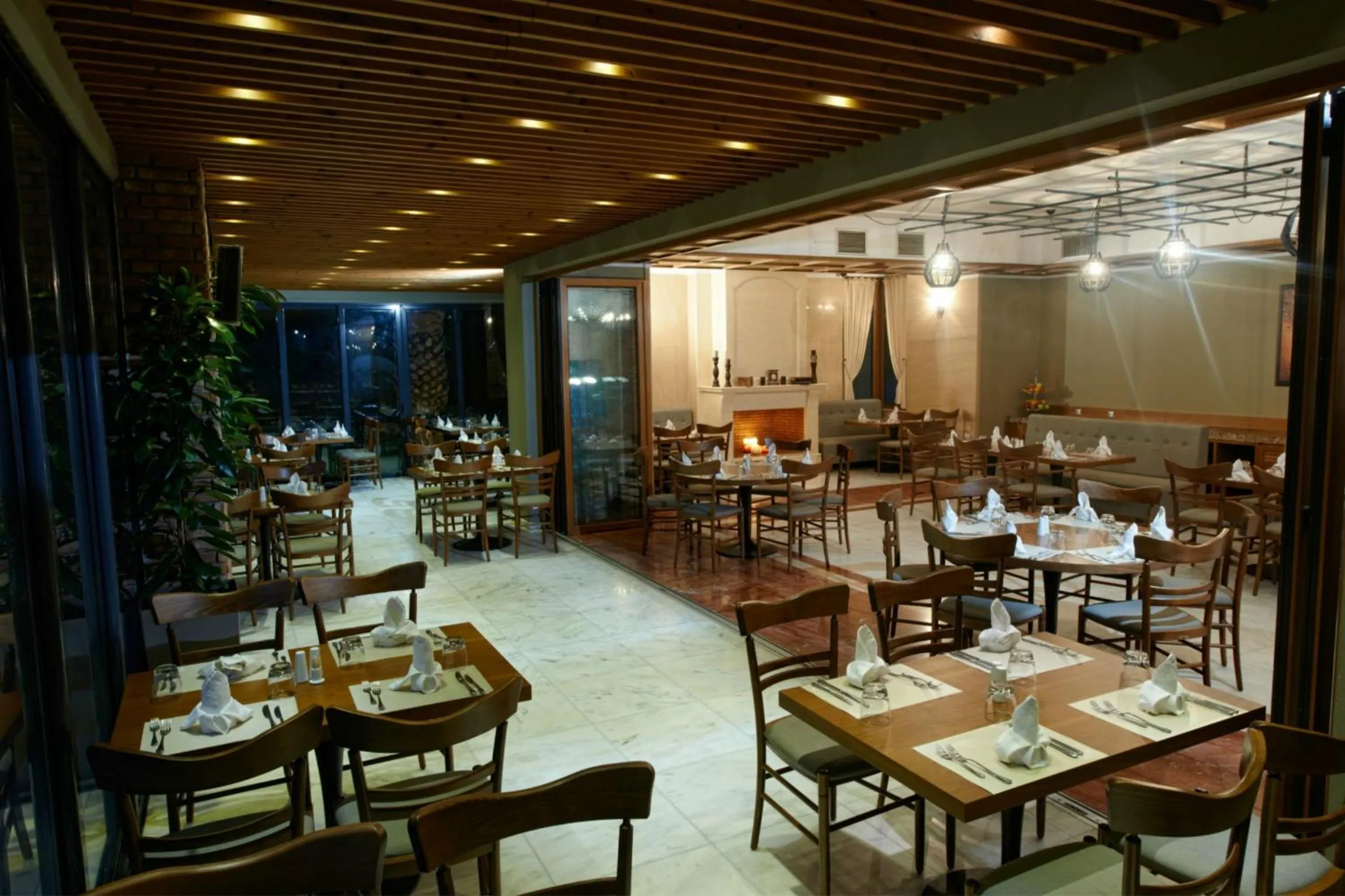 Restaurant/places to eat in Royal Hotel Thessaloniki