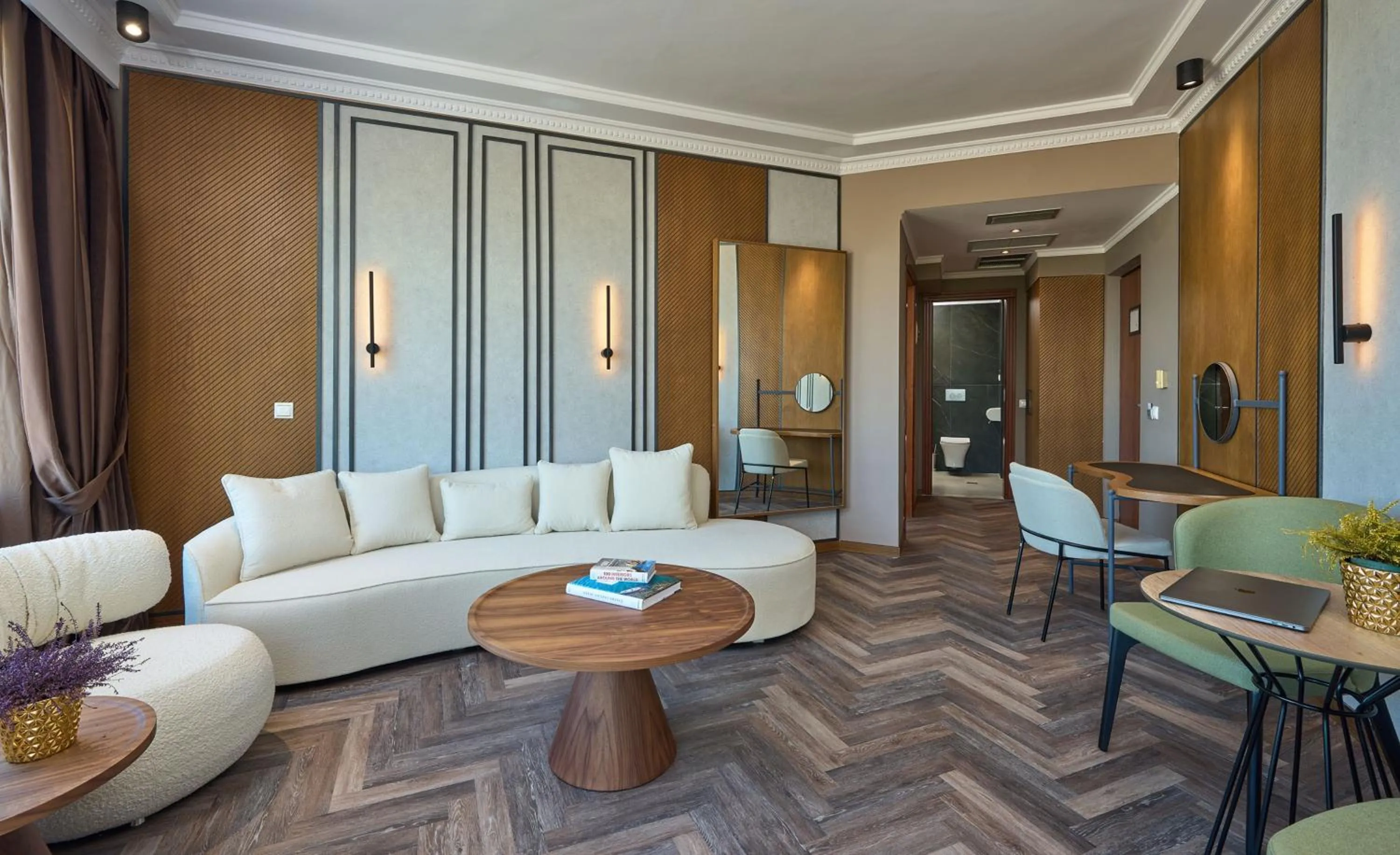 Living room in Royal Hotel Thessaloniki