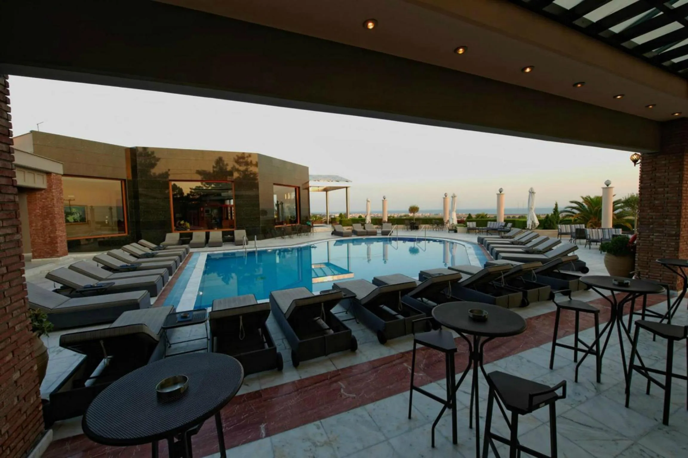 Swimming pool in Royal Hotel Thessaloniki