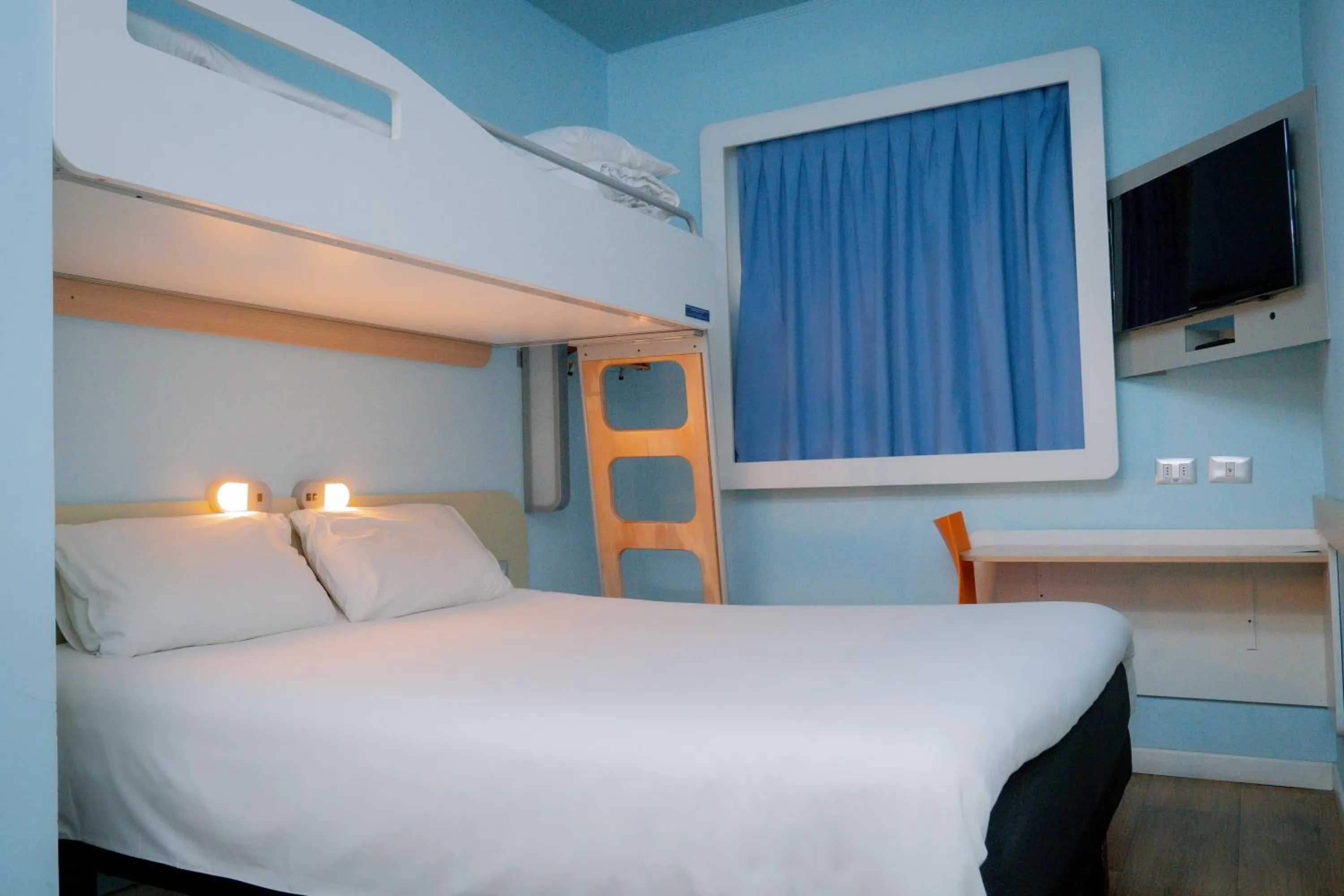 Photo of the whole room, Bed in ibis budget Copiapo