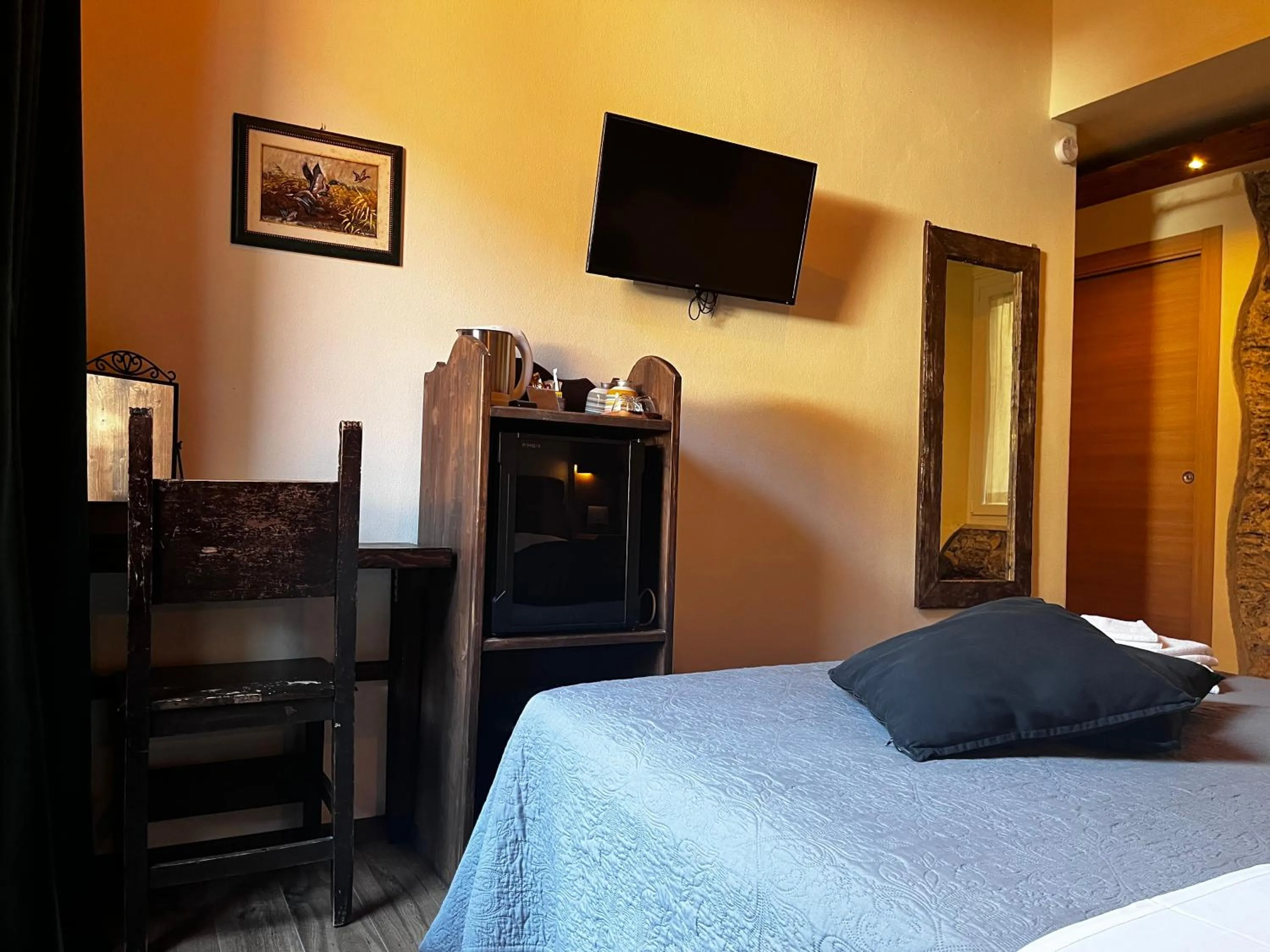 TV and multimedia, Bed in La Taverna del Metallo Rooms