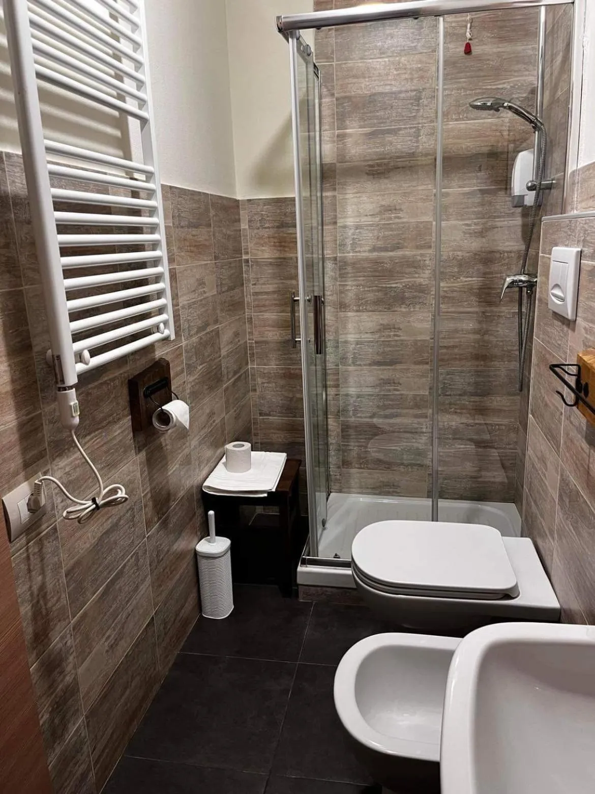 Shower in La Taverna del Metallo Rooms