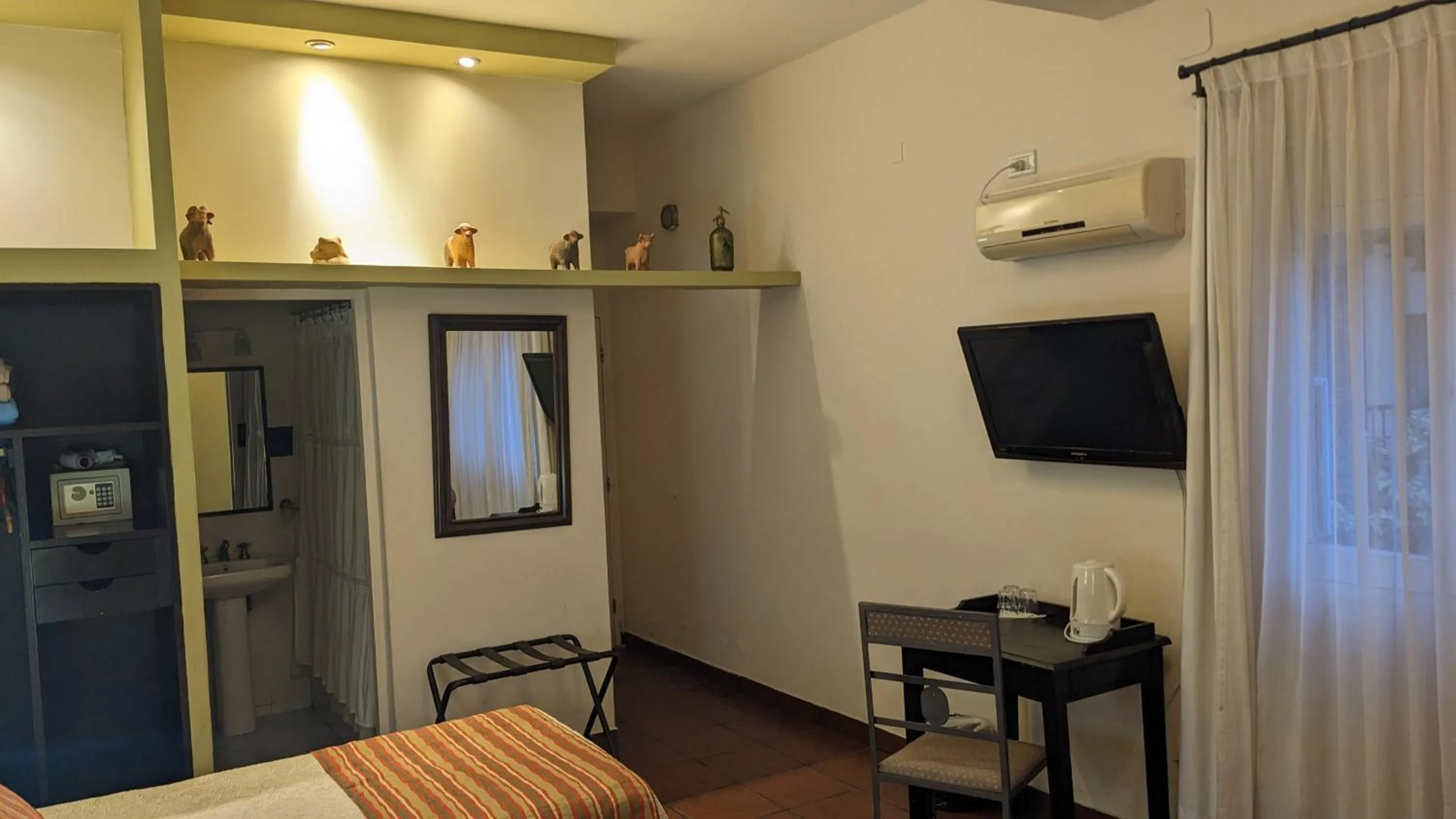 Photo of the whole room, Bed in Delvino Boutique Hotel