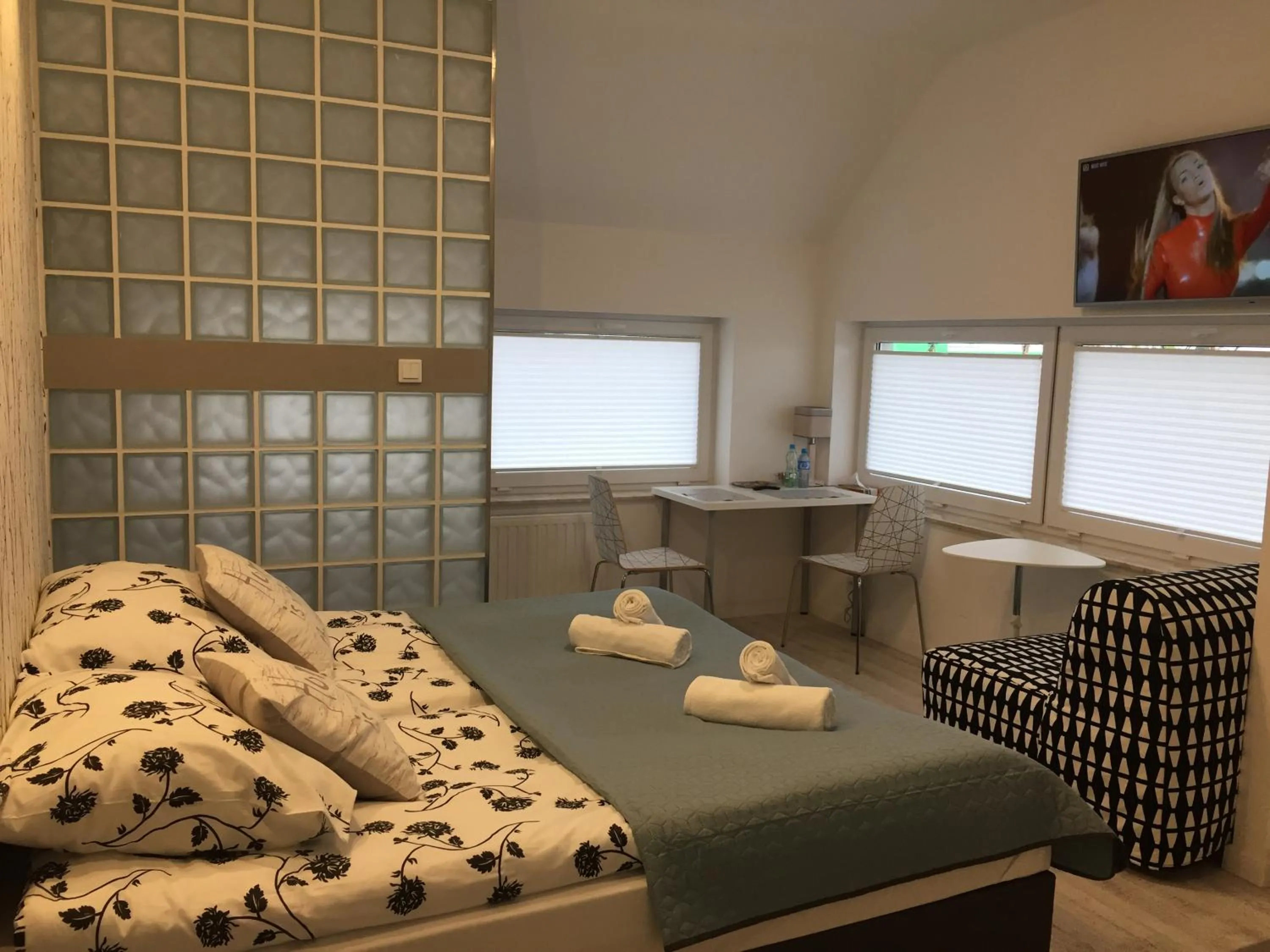 Photo of the whole room in Q Apartamenty