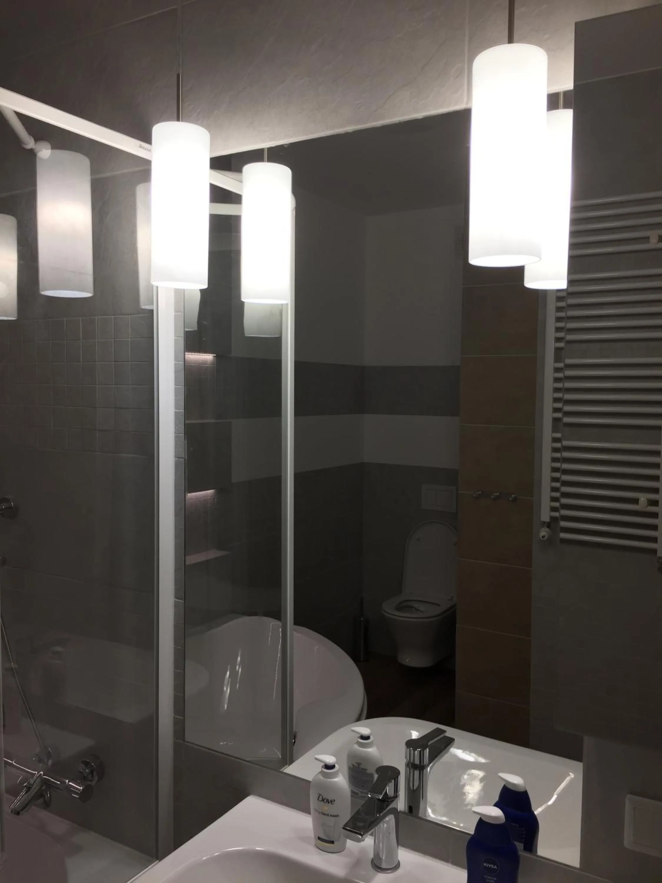 Shower in Q Apartamenty