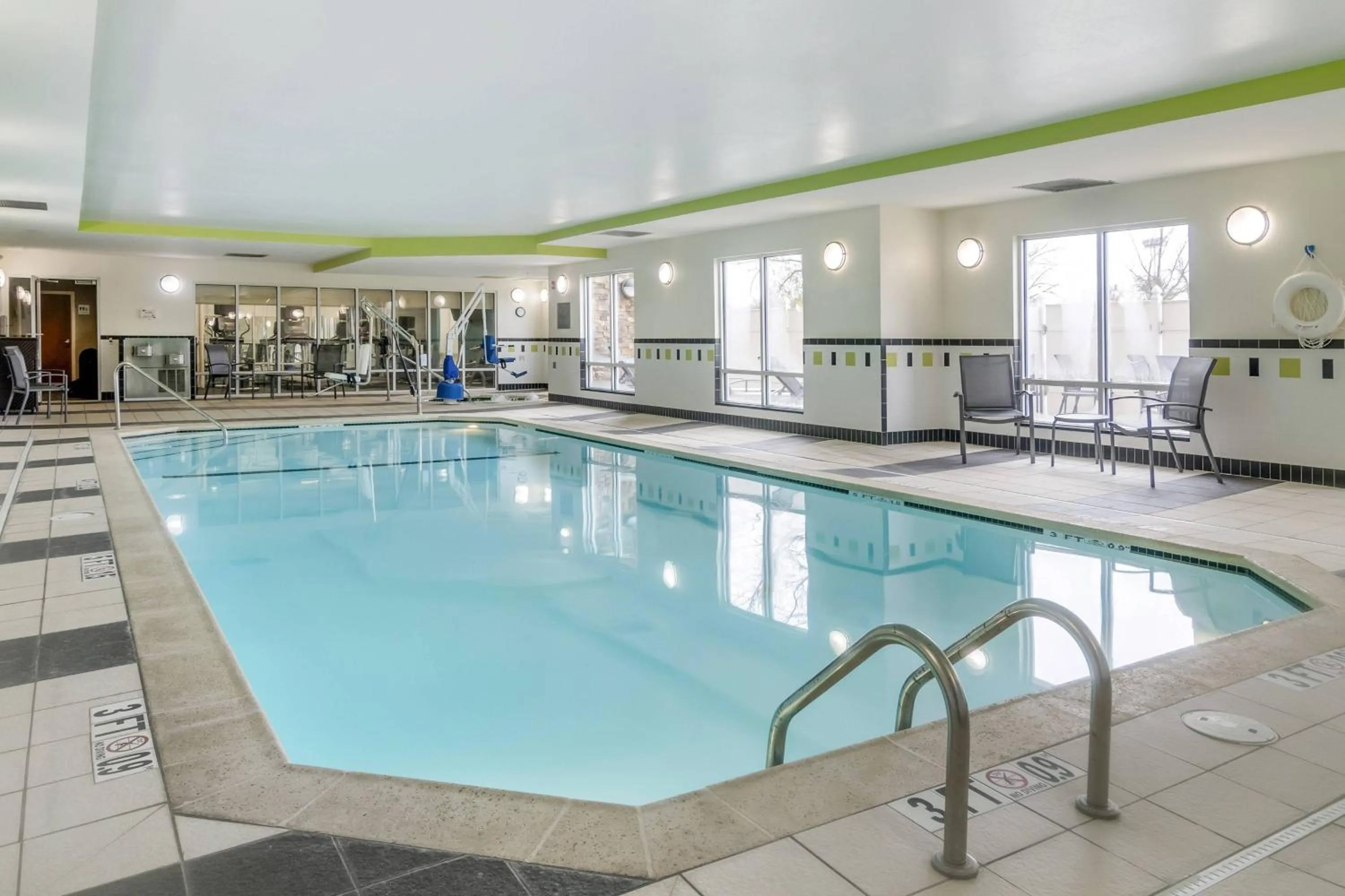 Swimming pool in Fairfield Inn & Suites by Marriott Commerce