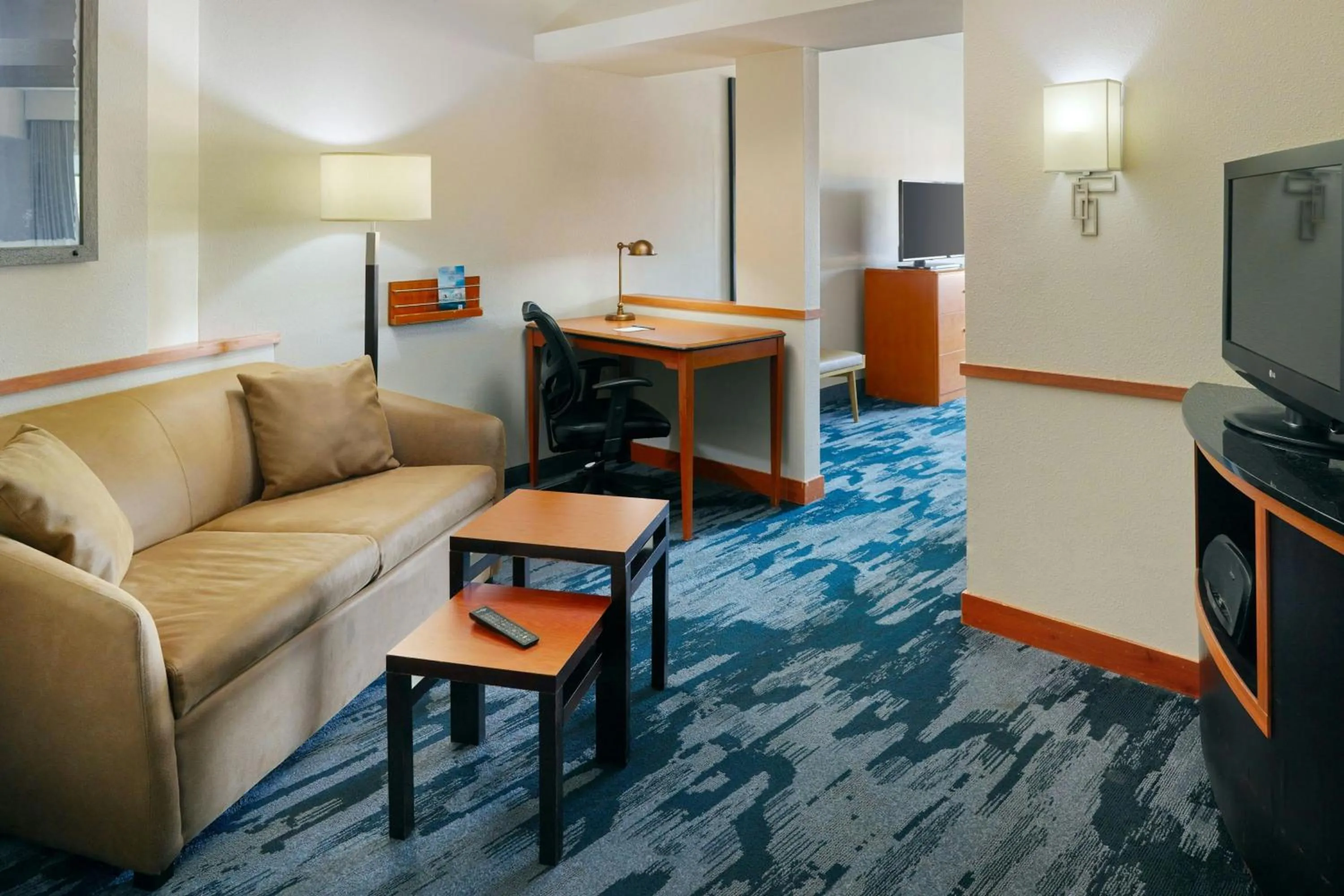 Living room in Fairfield Inn & Suites by Marriott Commerce