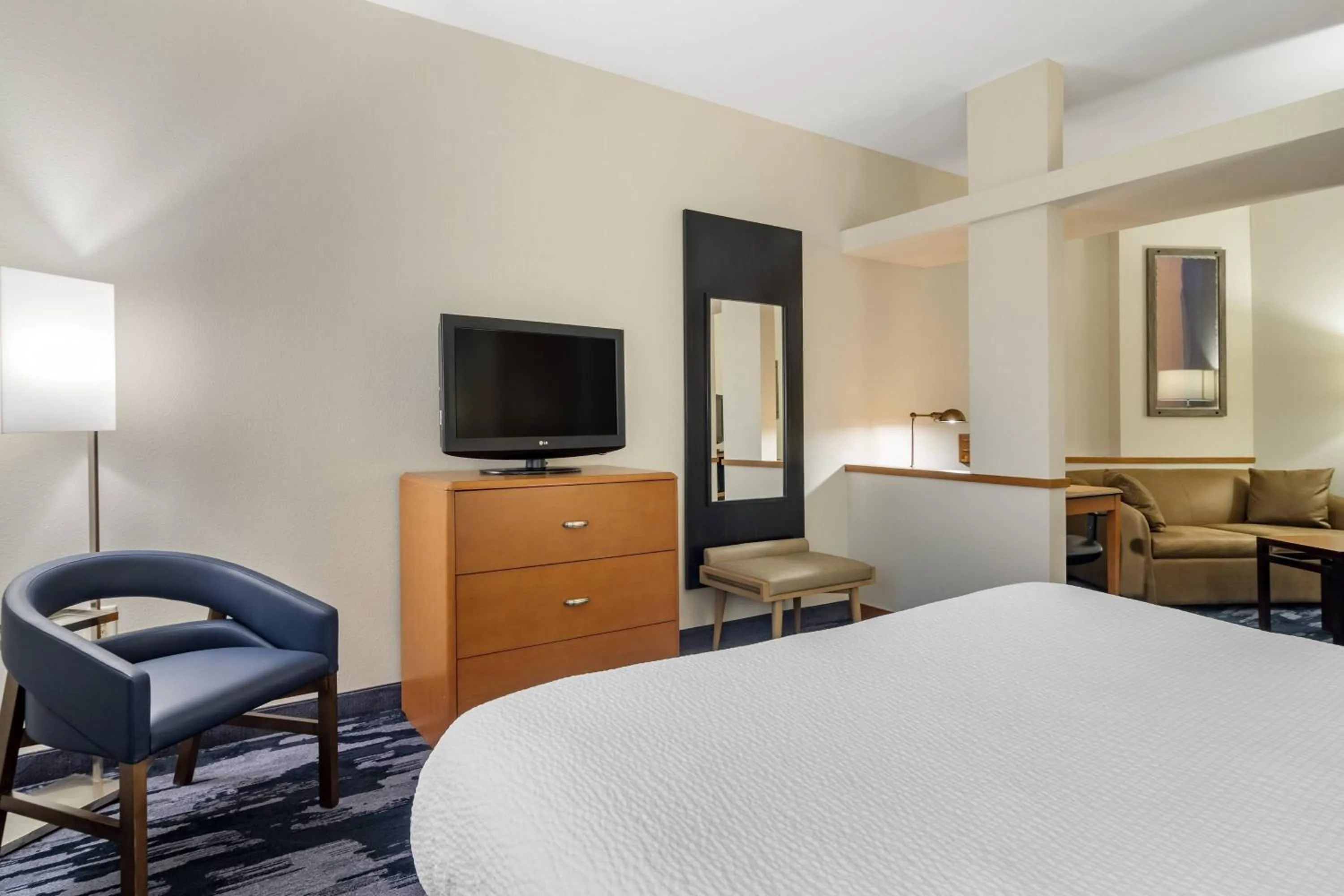 Bedroom, Bed in Fairfield Inn & Suites by Marriott Commerce