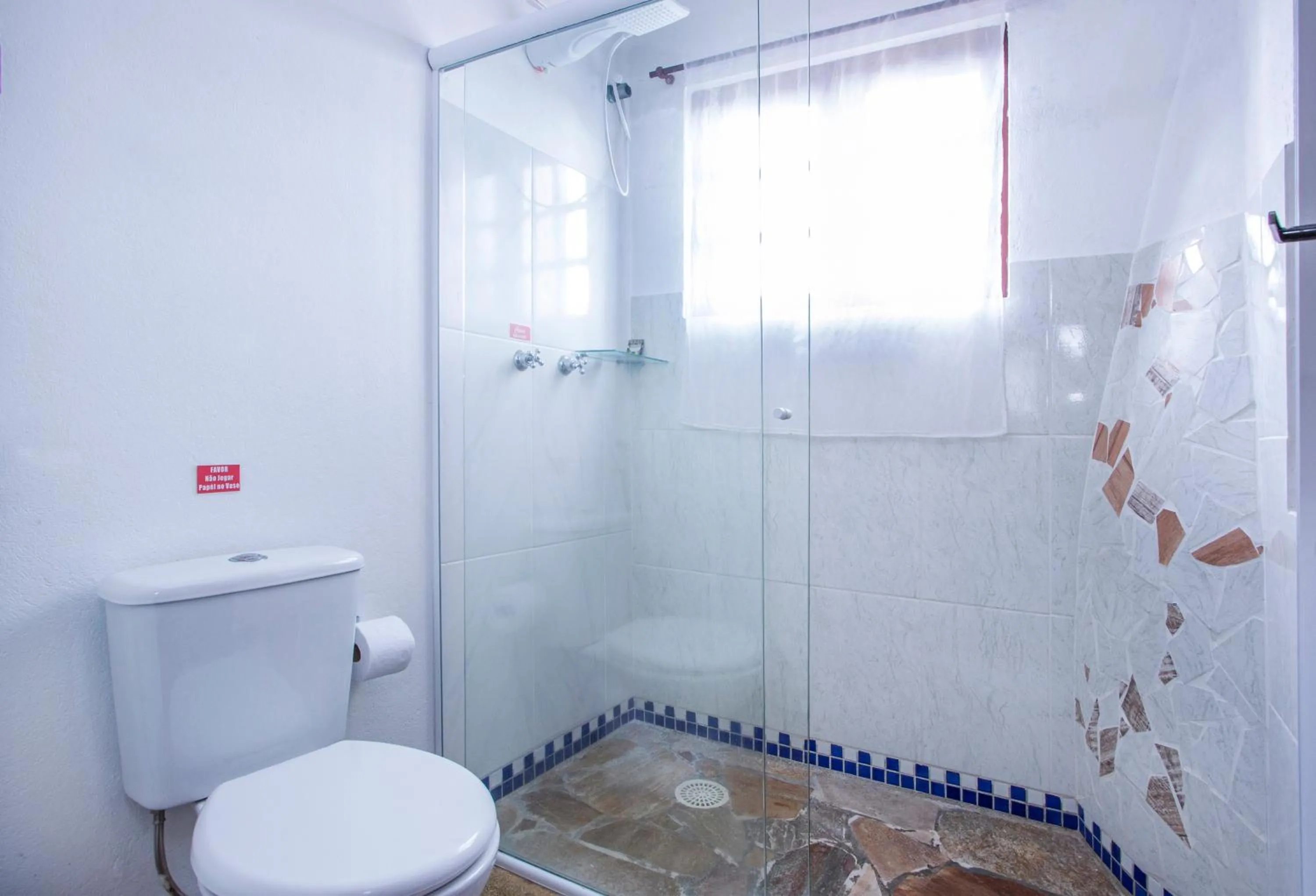 Shower in Pousada Recanto da Villa