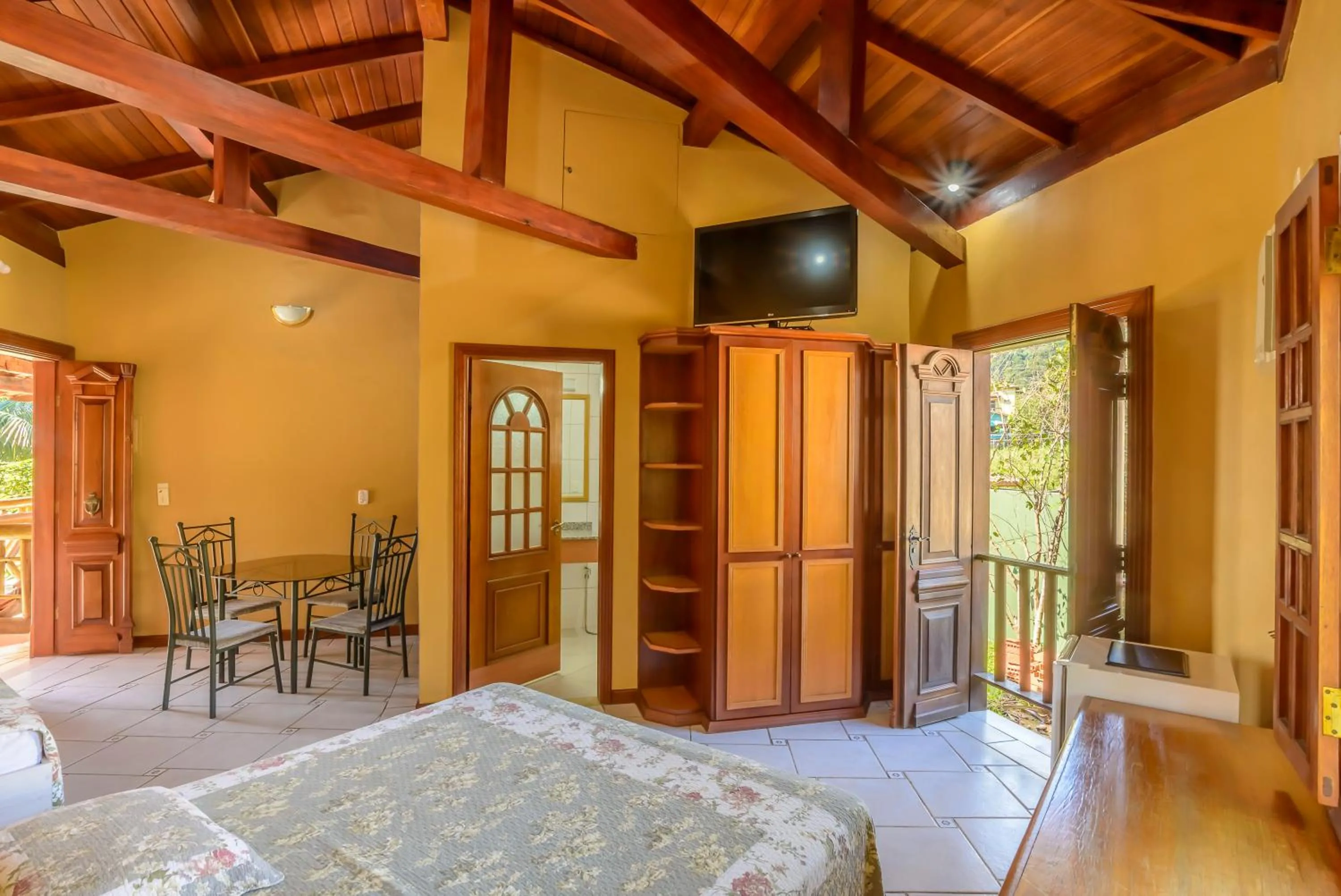Photo of the whole room, Bed in Hotel Alemão Beach de Ilhabela