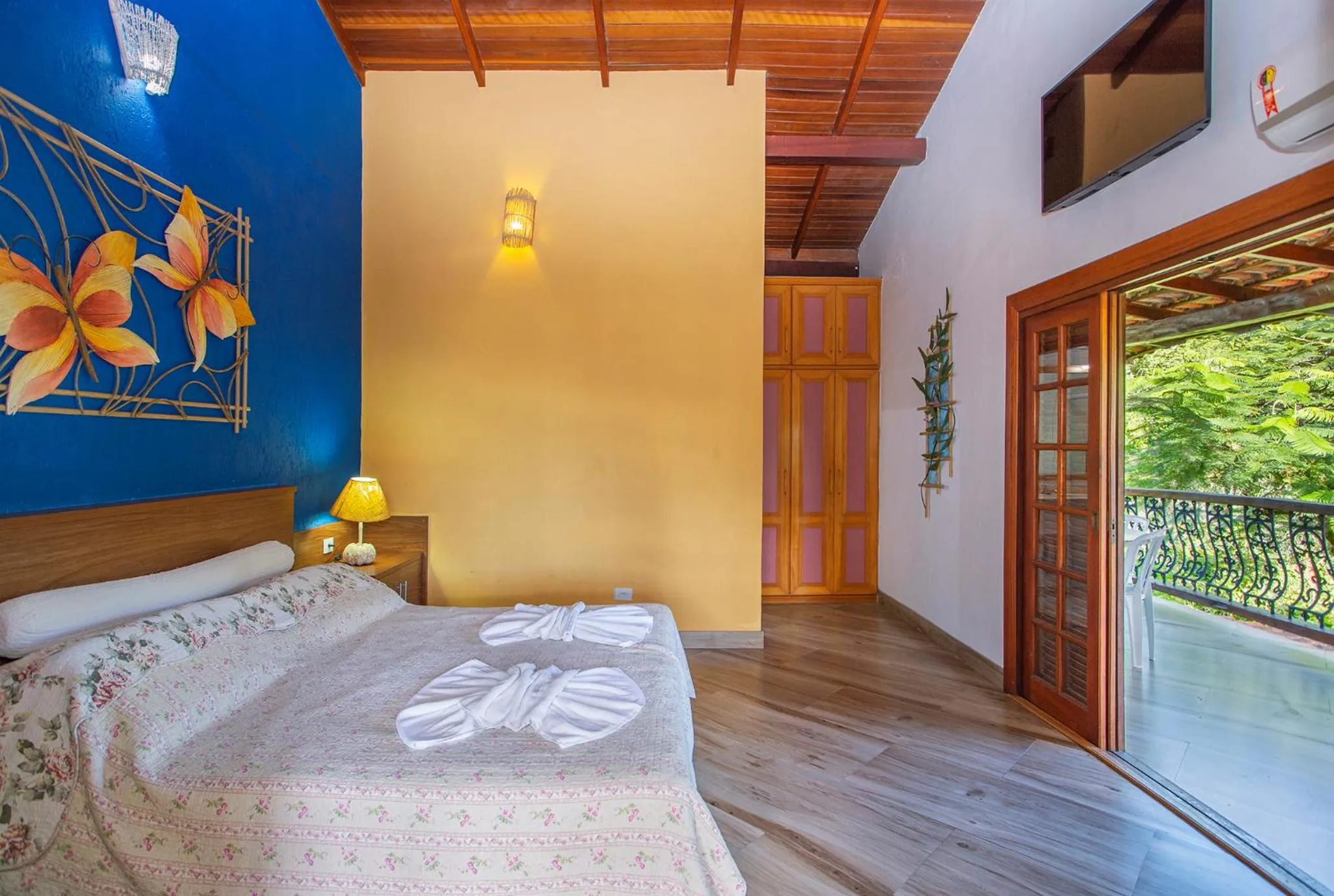 Photo of the whole room, Bed in Hotel Alemão Beach de Ilhabela