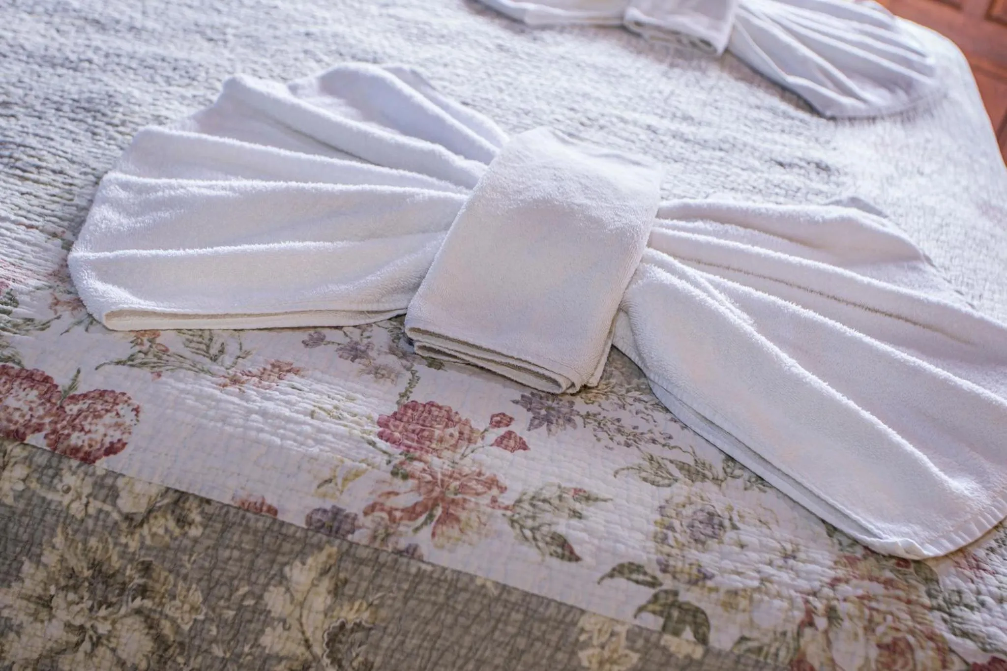 towels, Bed in Hotel Alemão Beach de Ilhabela