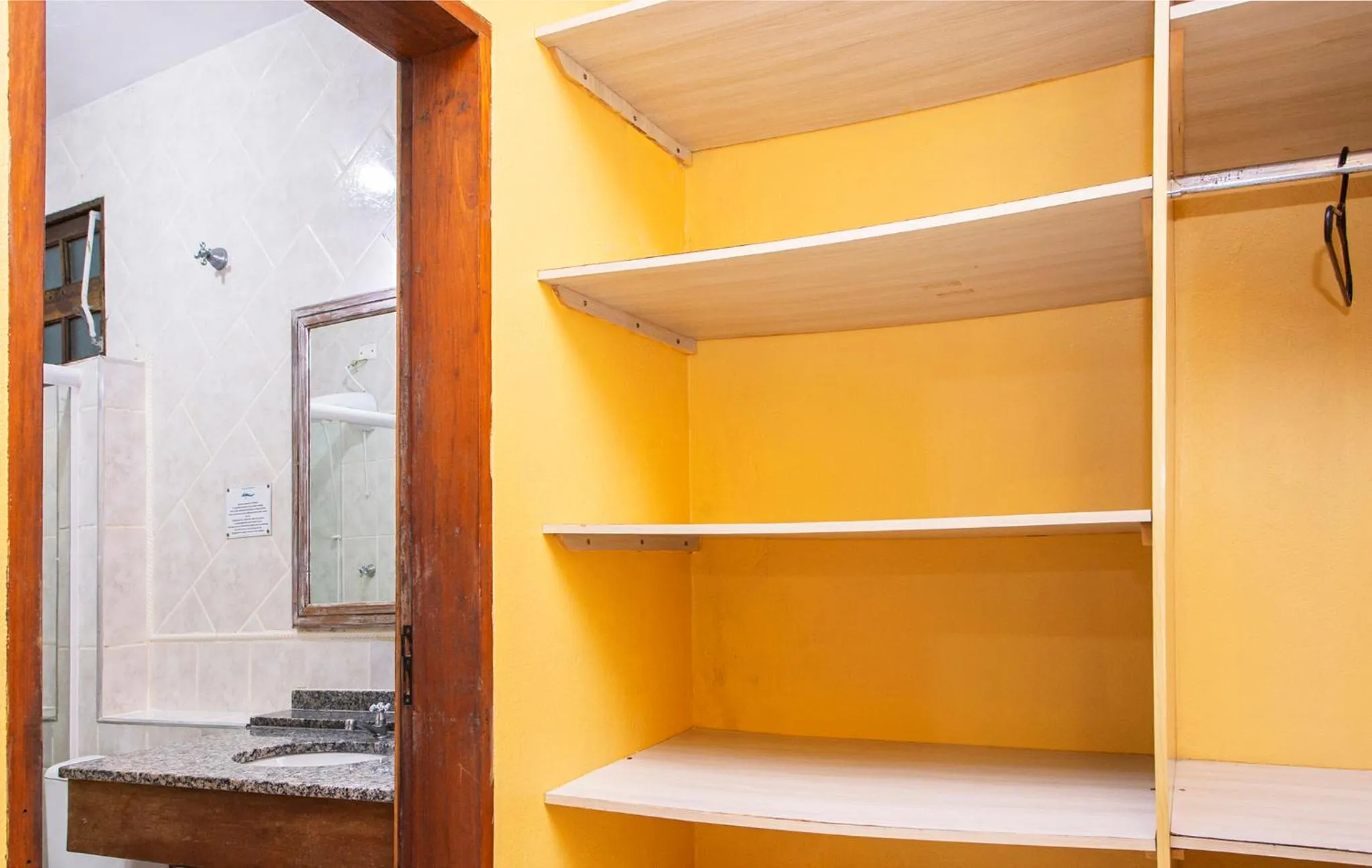 wardrobe in Hotel Alemão Beach de Ilhabela