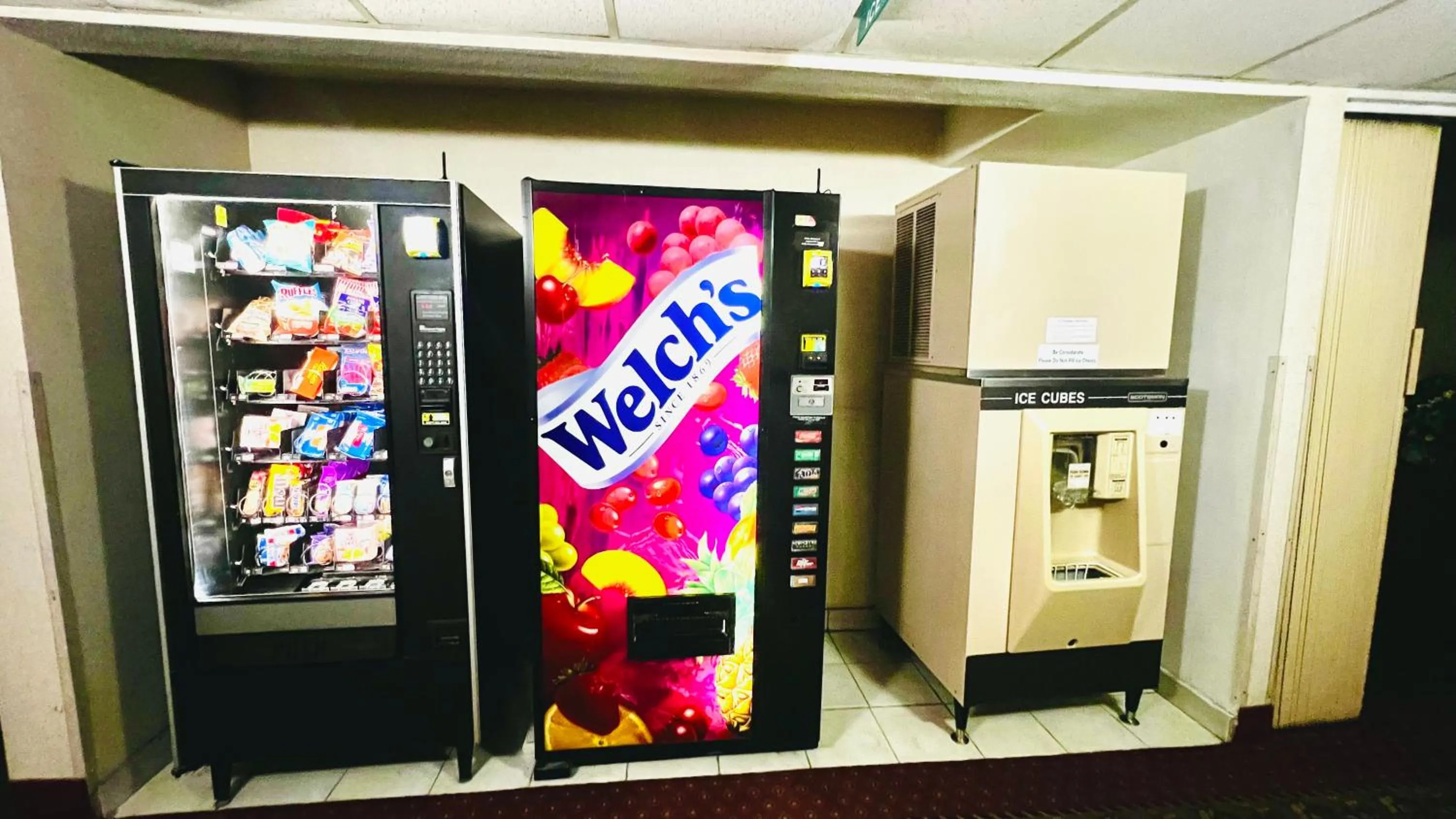 vending machine in Studio 6 Suites Portland OR I-5 OHSU