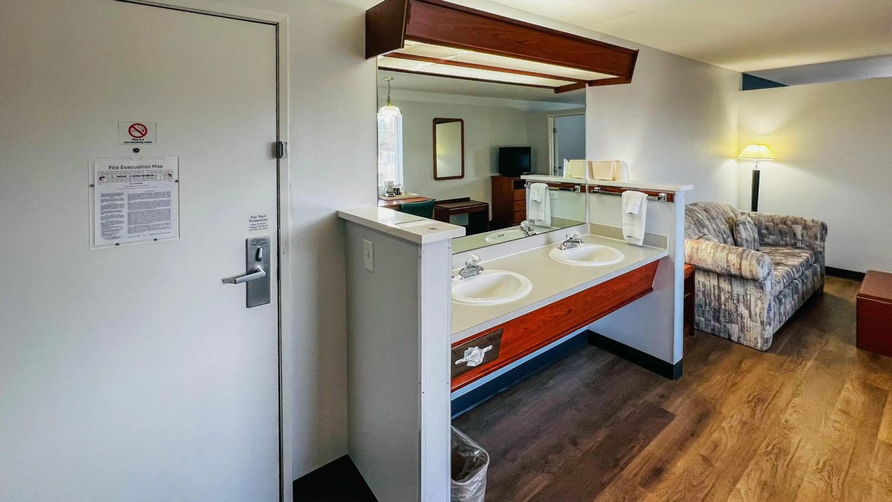 Other, Bed in Studio 6 Suites Portland OR I-5 OHSU