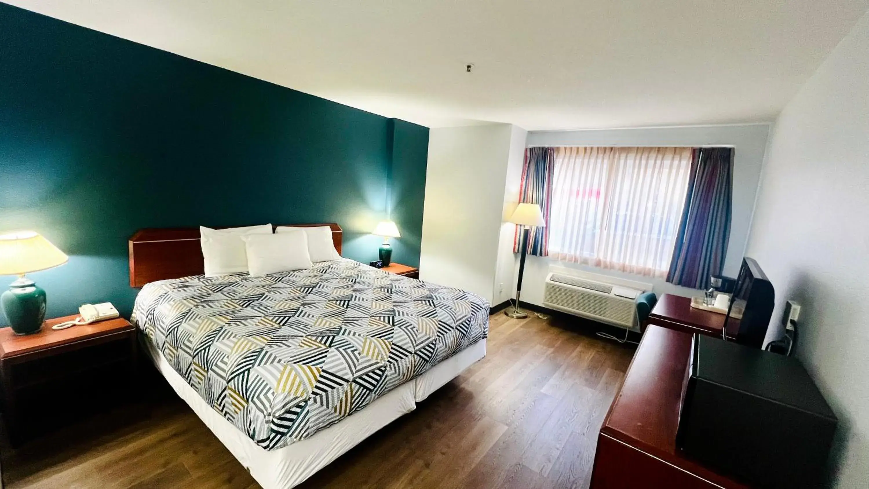 King Room - Disability Access - Non-Smoking in Suites Portland OR- I-5 OHSU King Room - Disability Access - Non-Smoking in Suites Portland OR- I-5 OHSU