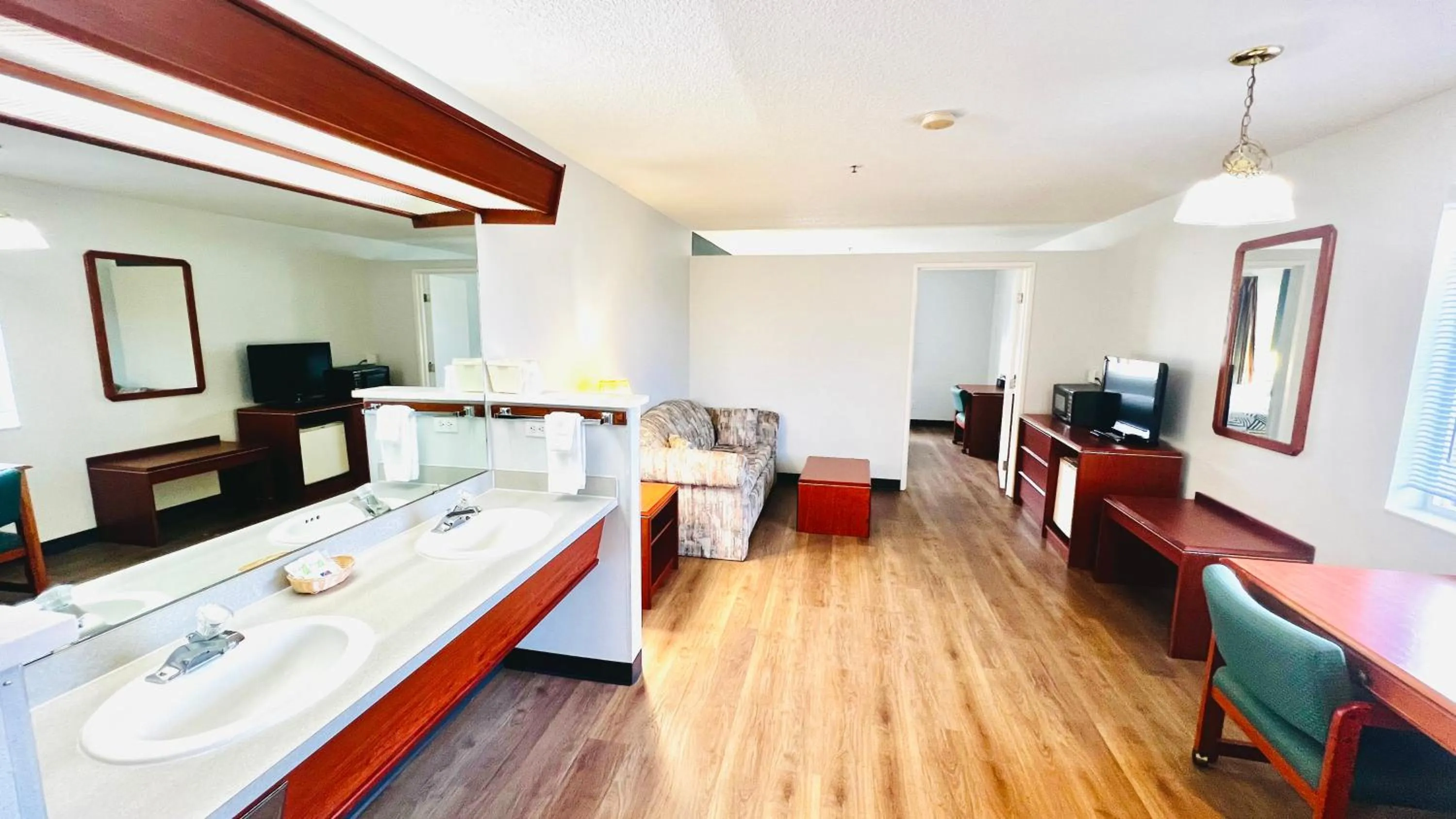 Living room, Bed in Studio 6 Suites Portland OR I-5 OHSU