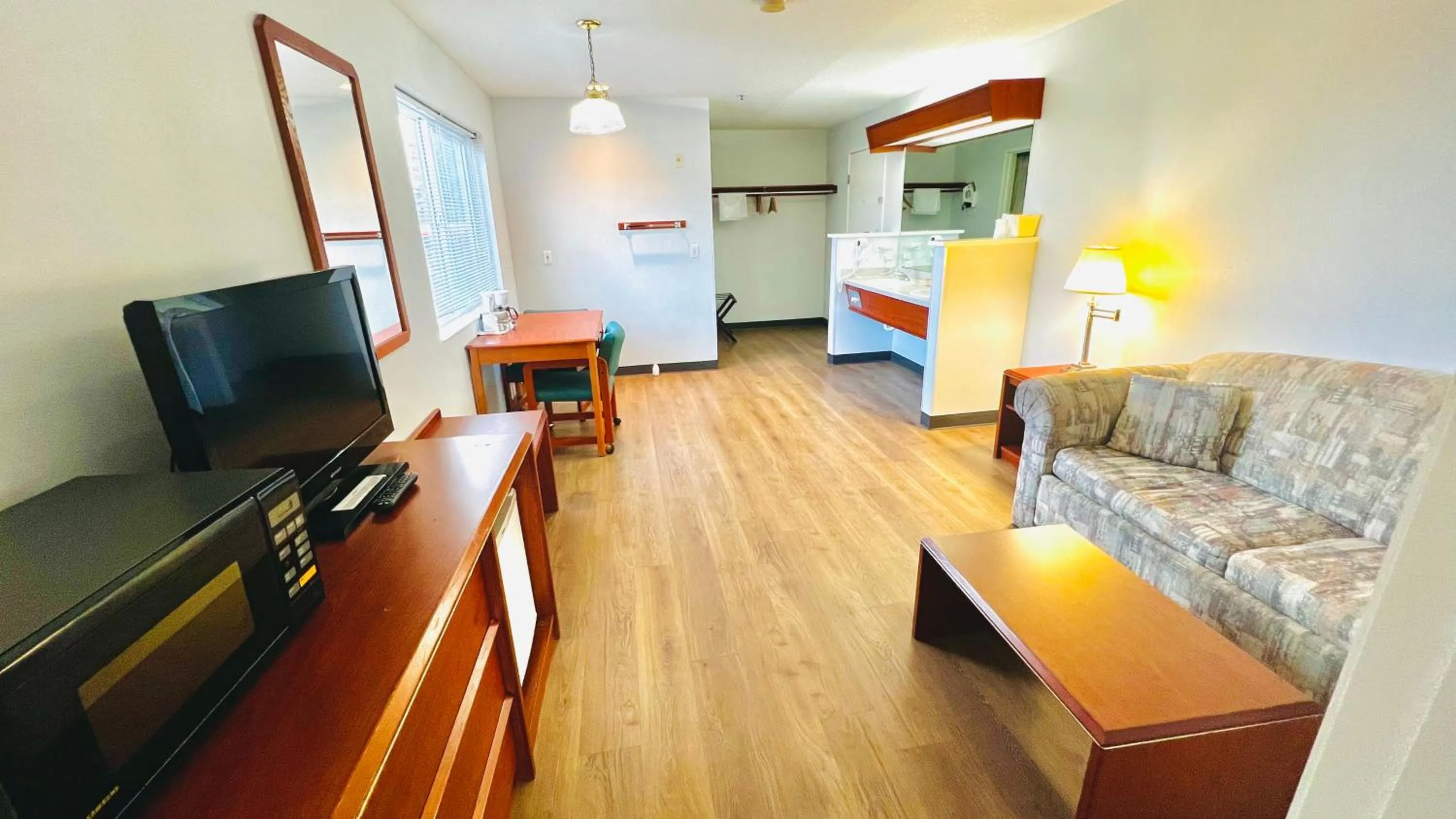 Living room in Studio 6 Suites Portland OR I-5 OHSU