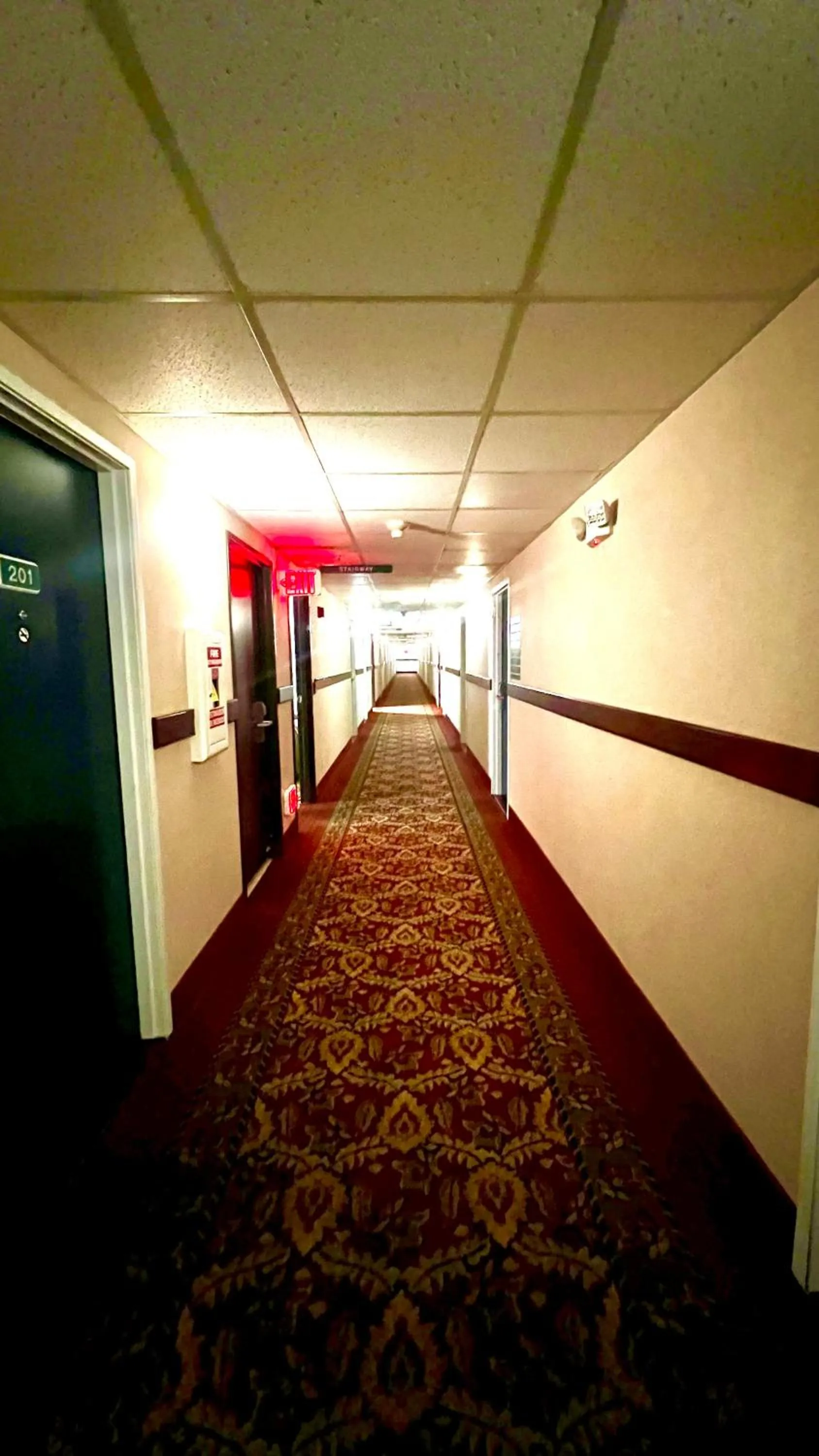 Property building in Studio 6 Suites Portland OR I-5 OHSU