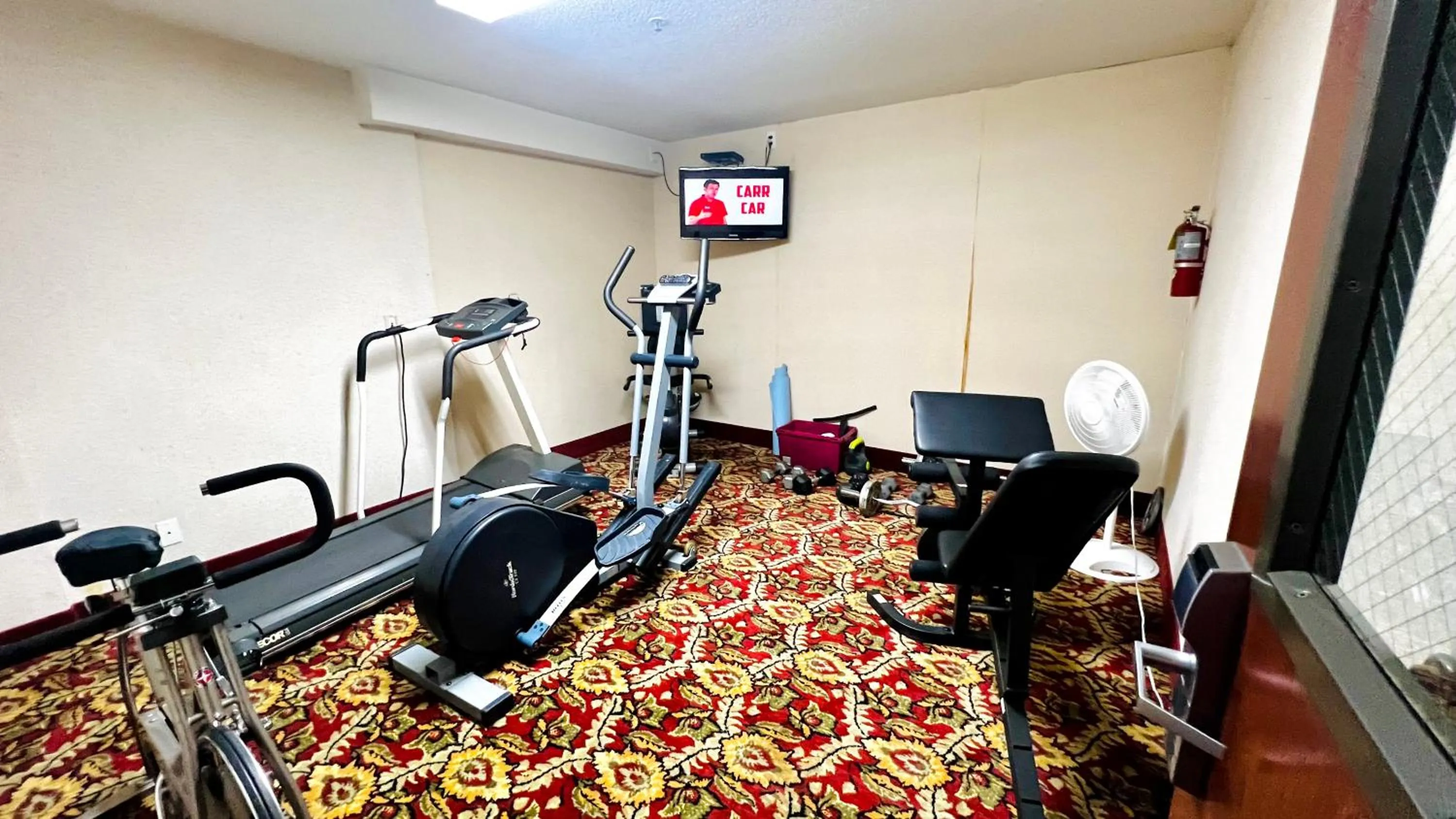 Fitness centre/facilities in Studio 6 Suites Portland OR I-5 OHSU