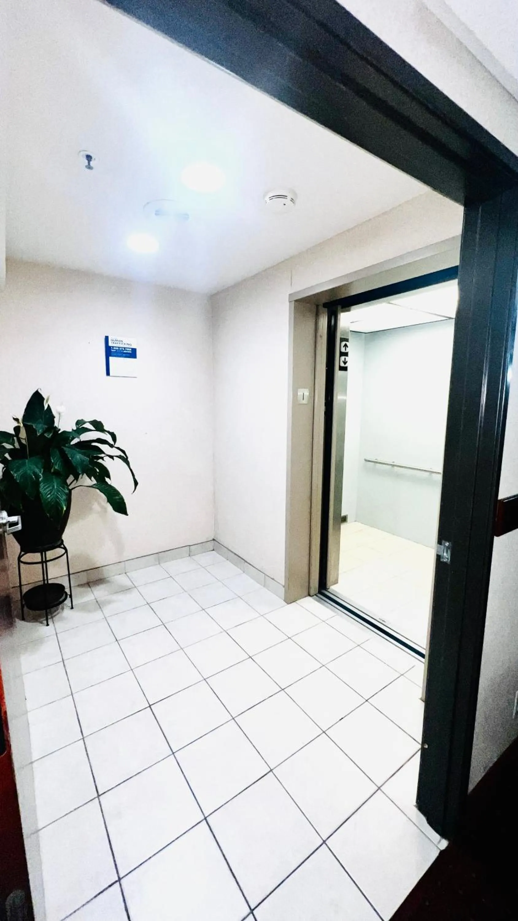 Property building in Studio 6 Suites Portland OR I-5 OHSU