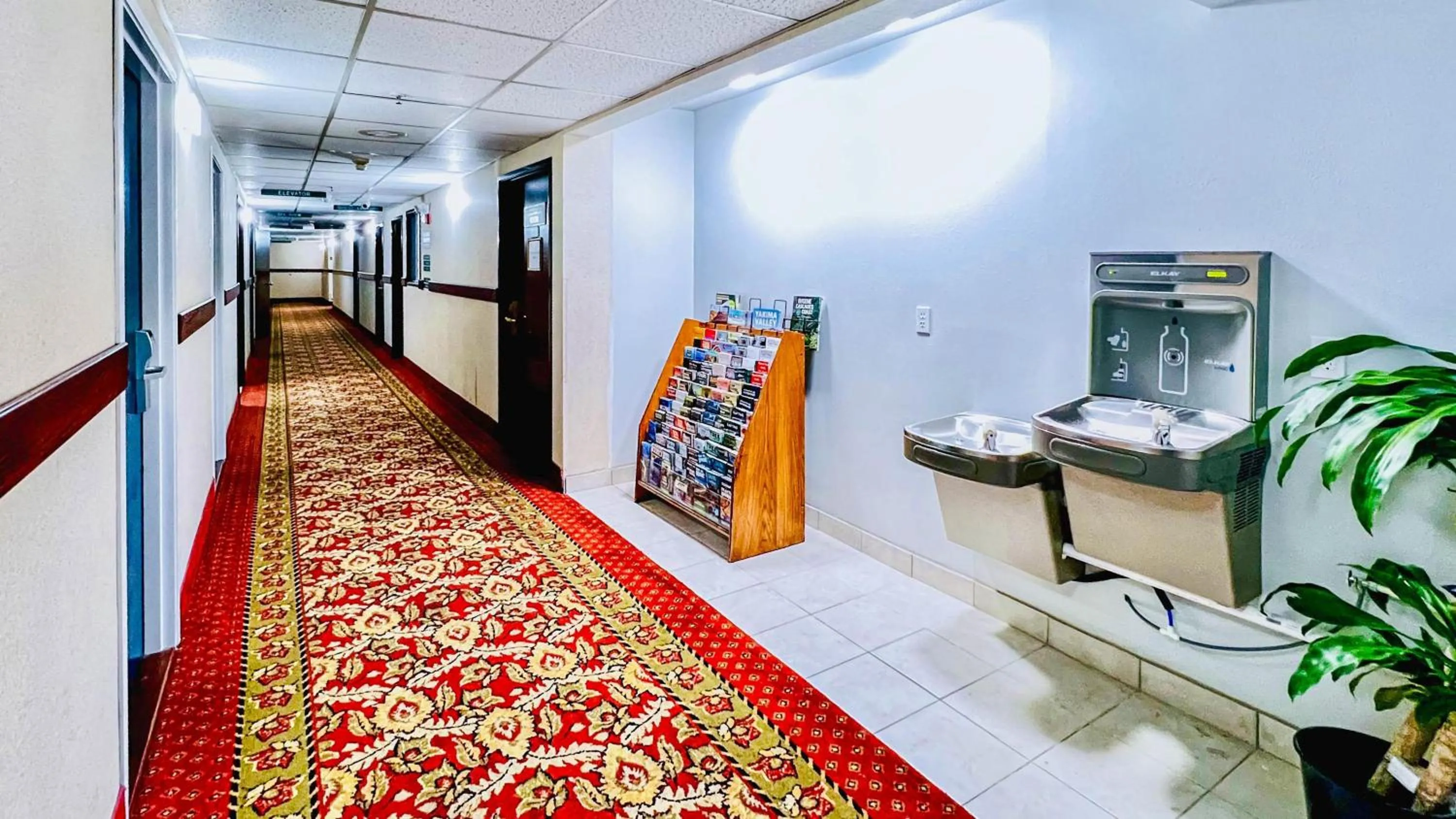 Lobby or reception in Studio 6 Suites Portland OR I-5 OHSU