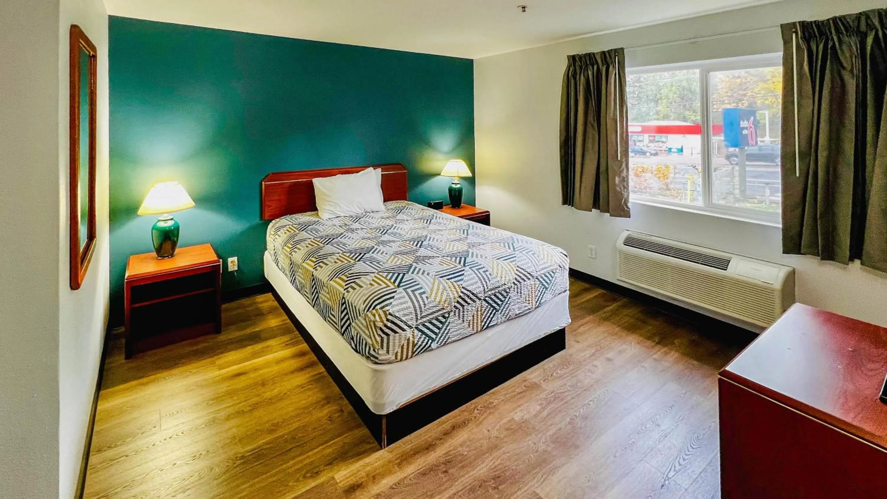 Photo of the whole room, Bed in Studio 6 Suites Portland OR I-5 OHSU