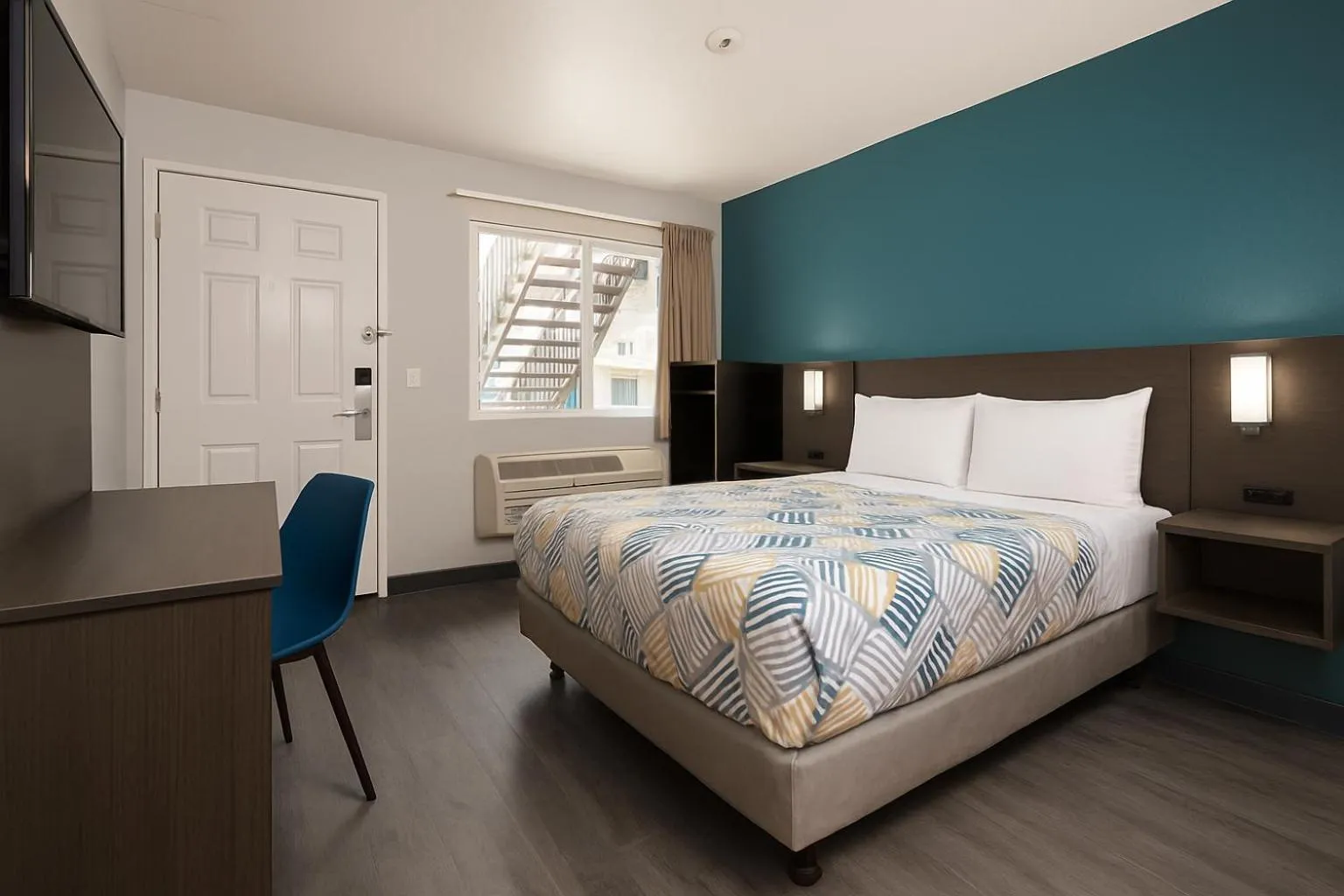 Bedroom, Bed in Motel 6-Westminster, CA - North