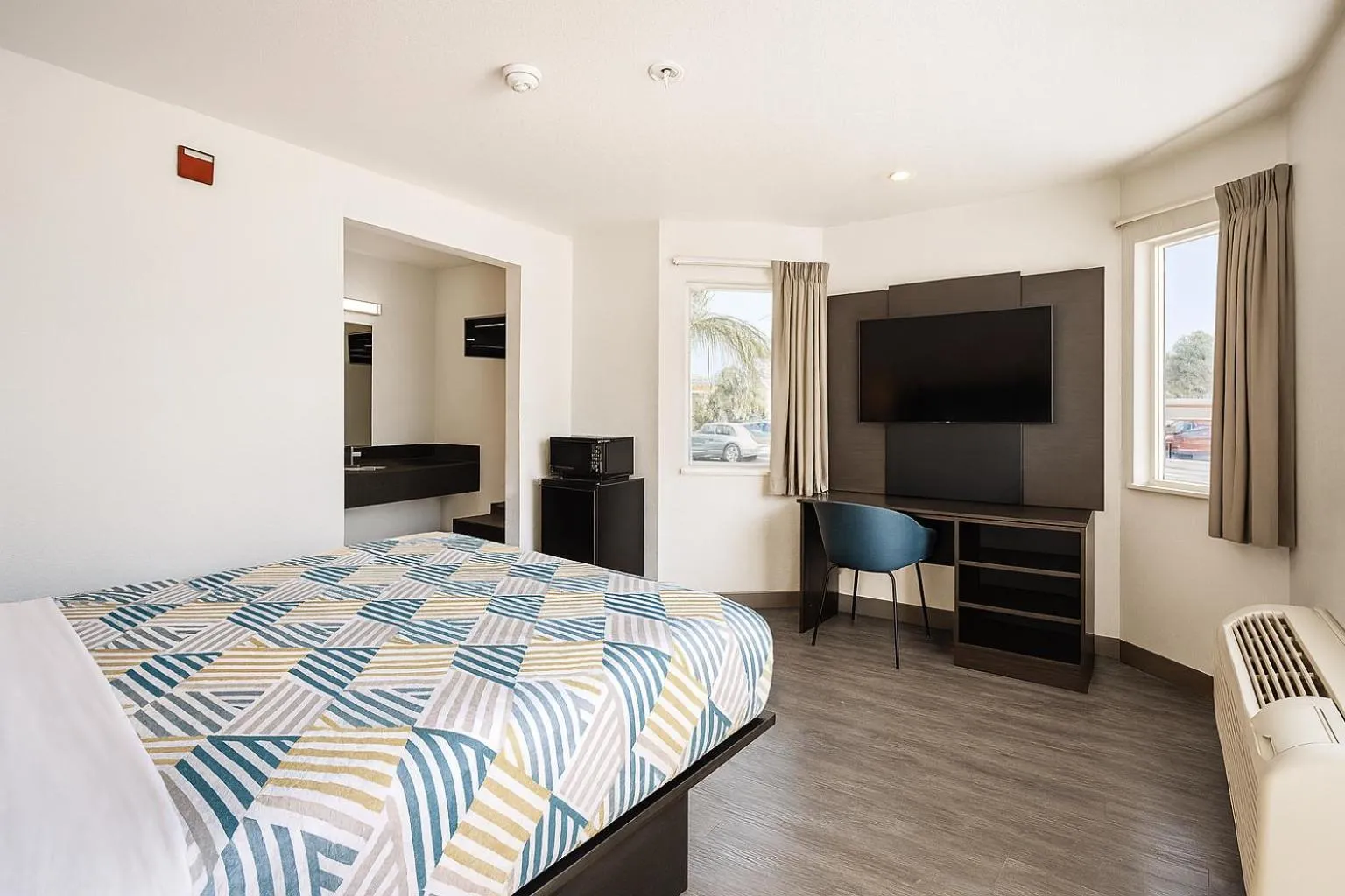 Bedroom, Bed in Motel 6-Westminster, CA - North