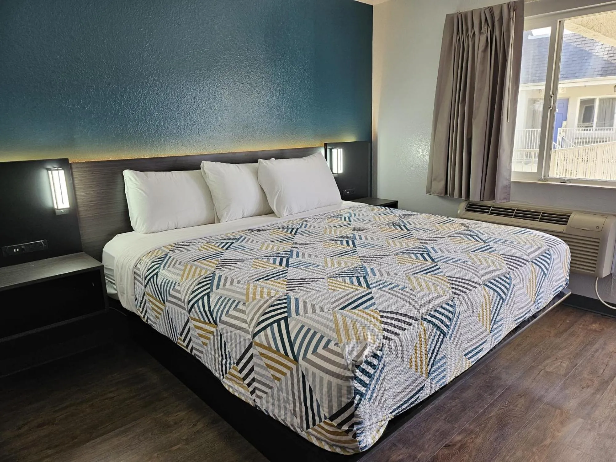 Bedroom, Bed in Motel 6-Westminster, CA - North