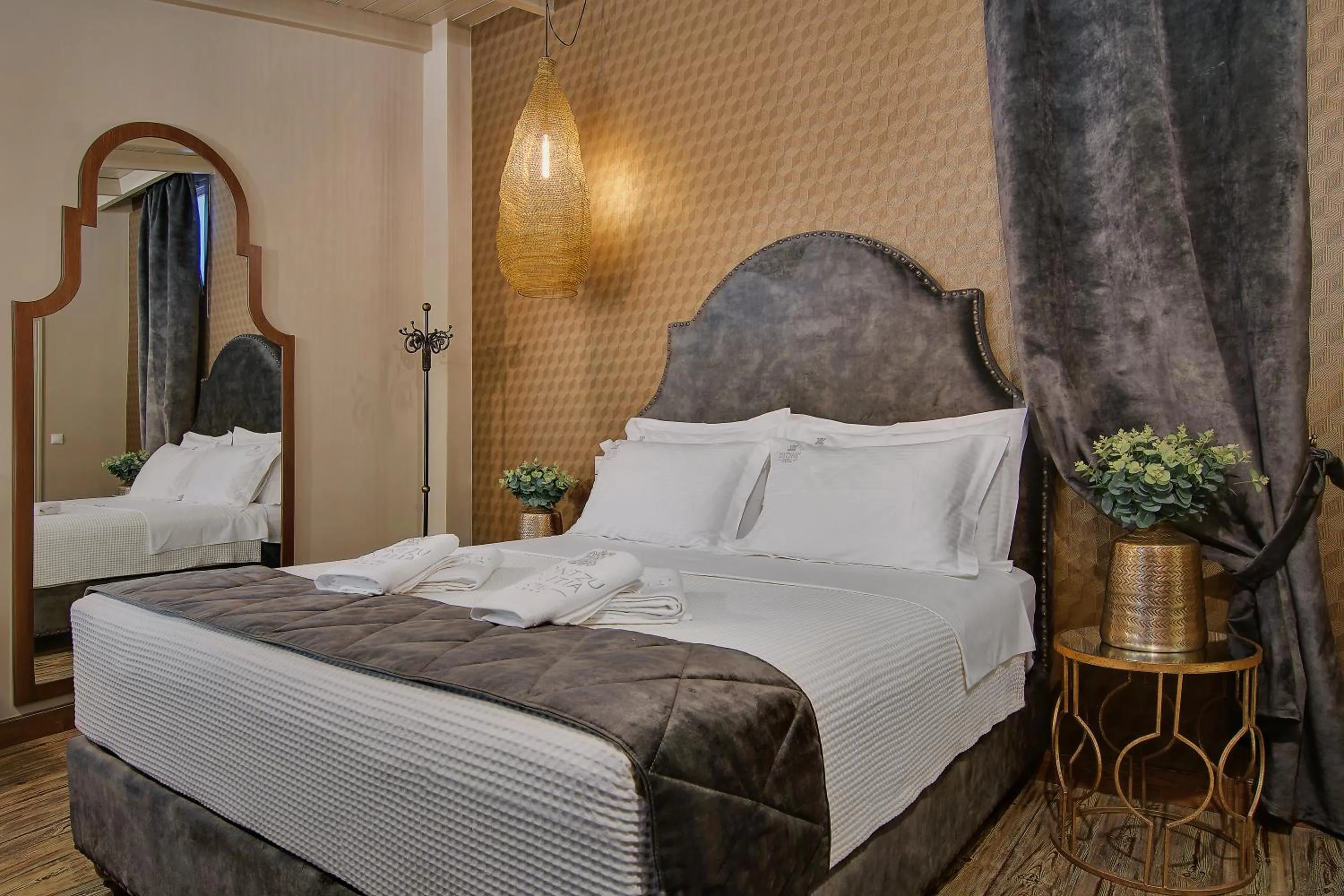 Bed in Frontzu Politia