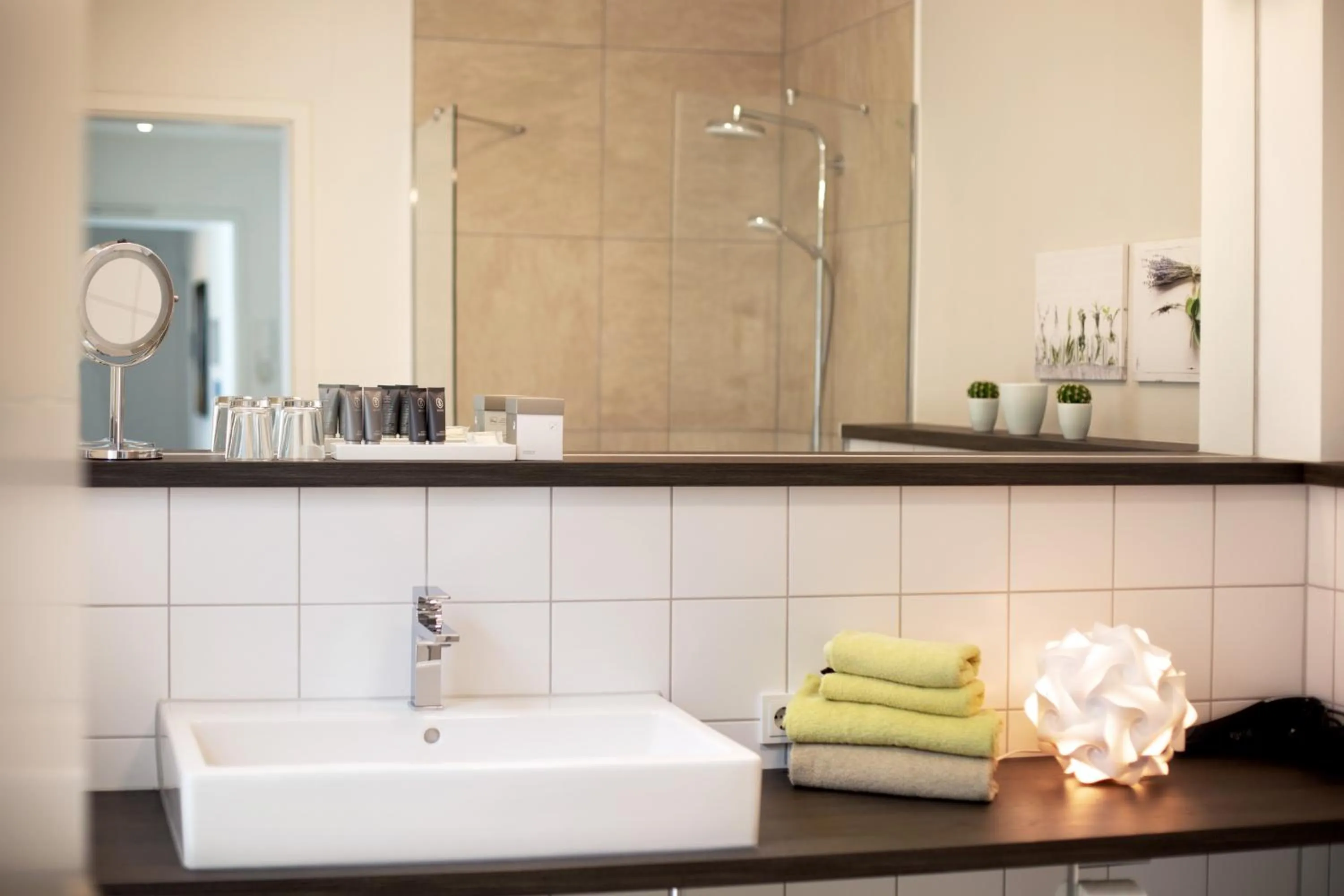 Photo of the whole room in Boardinghouse by M&K