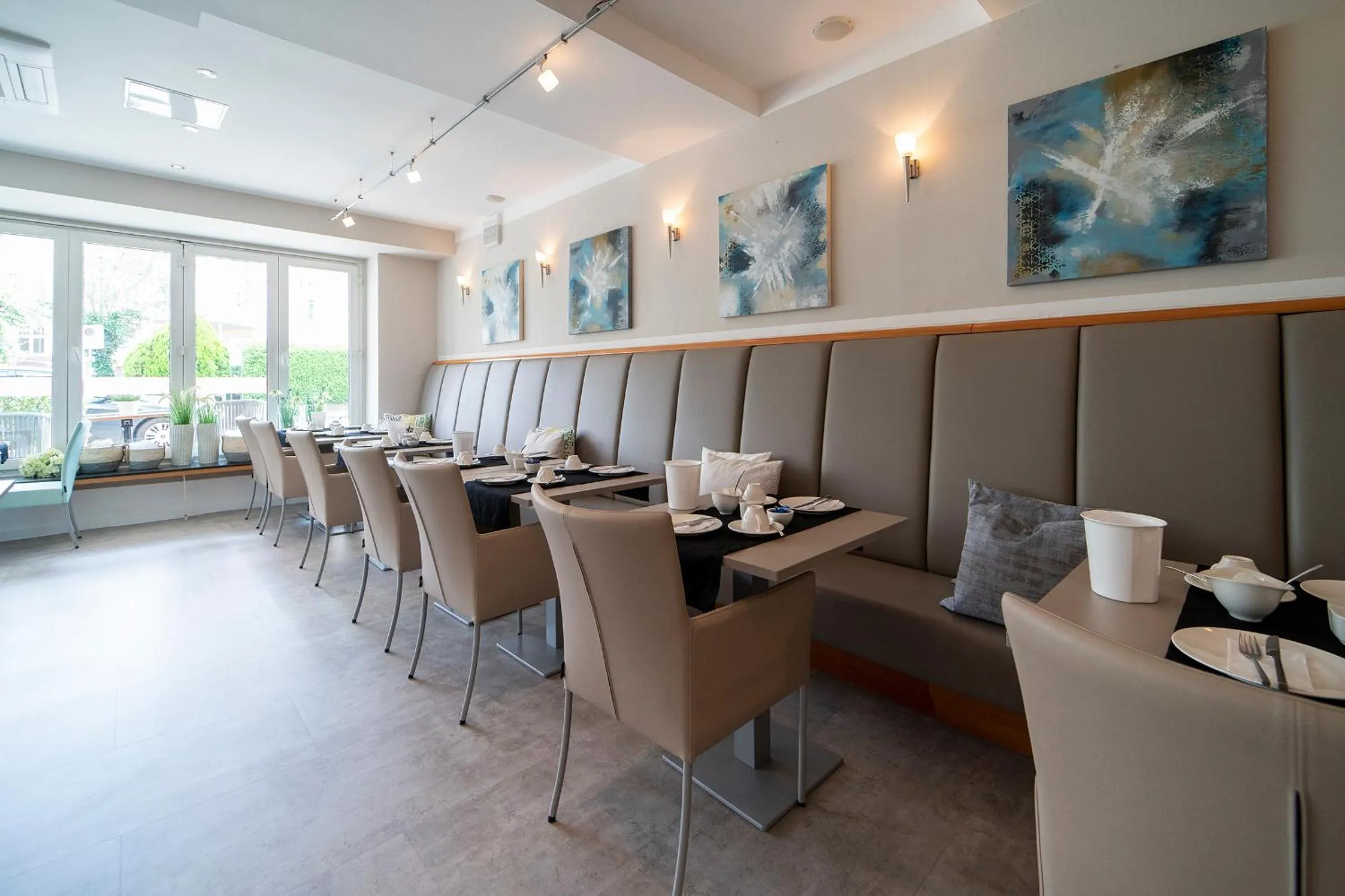 Breakfast in Boardinghouse by M&K