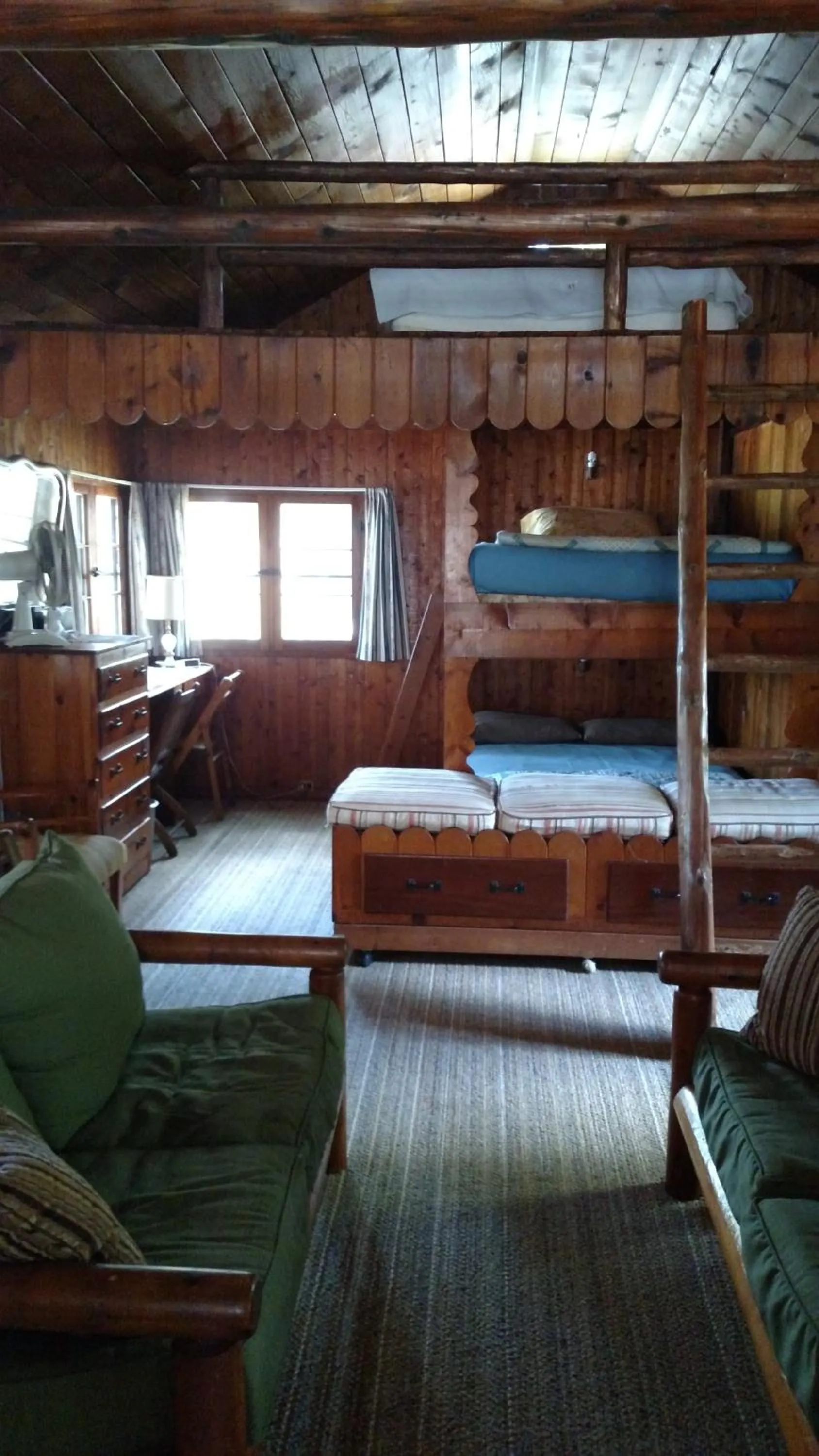 Bed in Log Cottage on Blue Lake