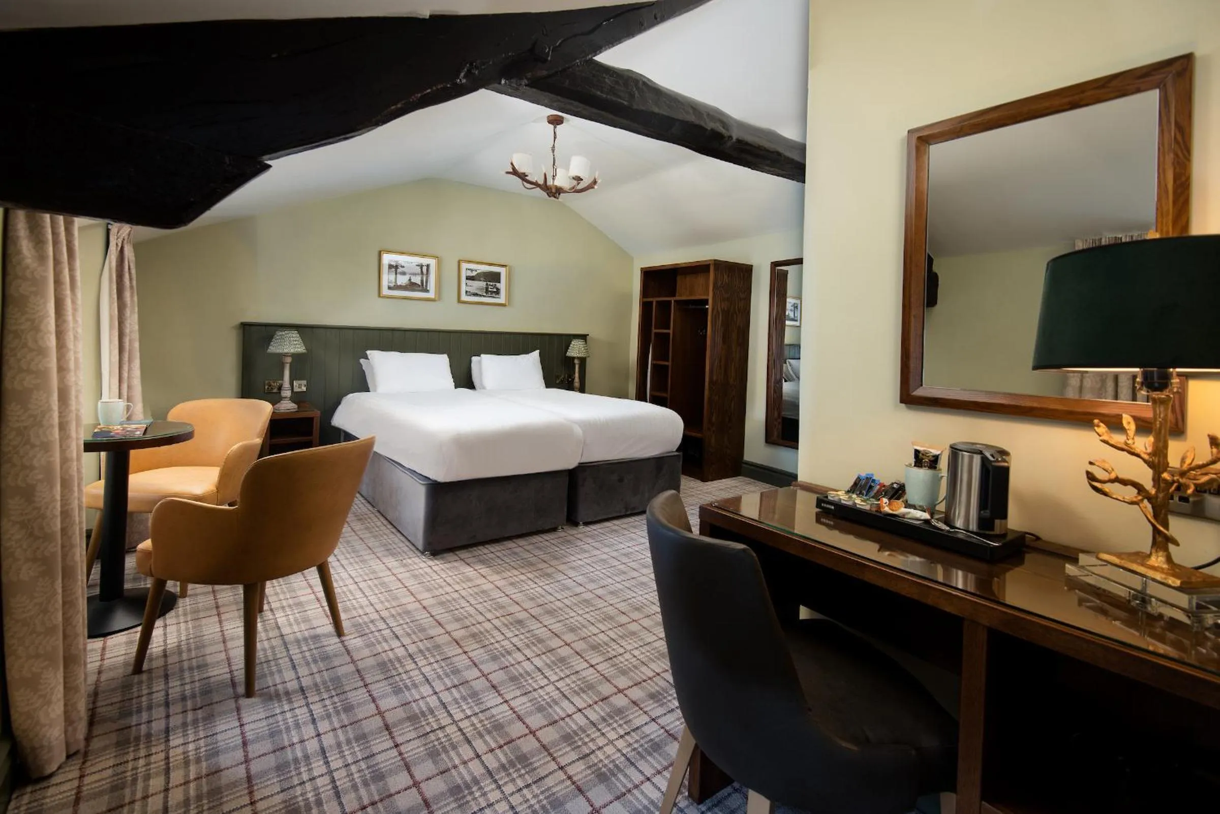 Seating area, Bed in Wateredge Inn- The Inn Collection Group
