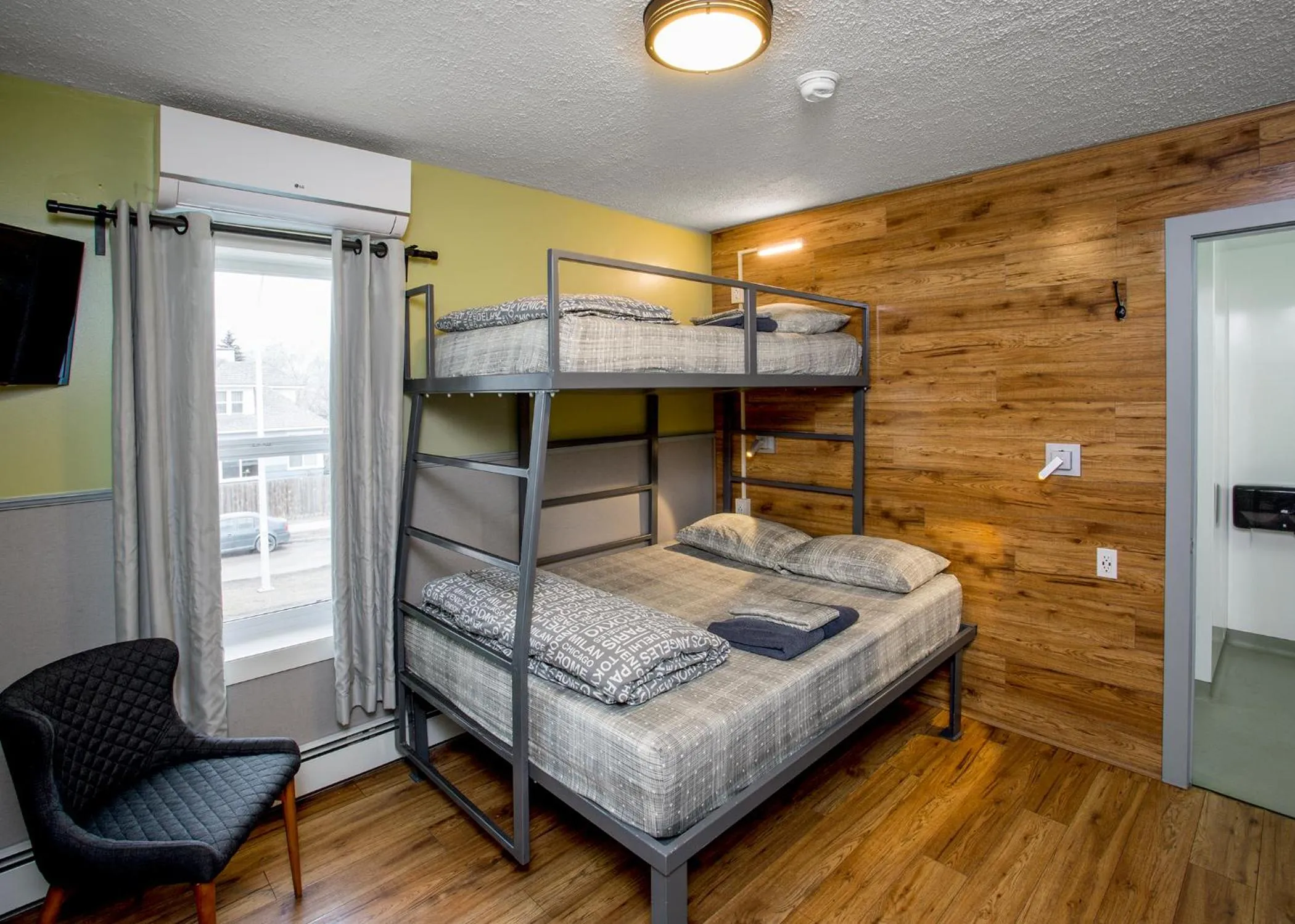 Bed in Jasper Downtown Hostel