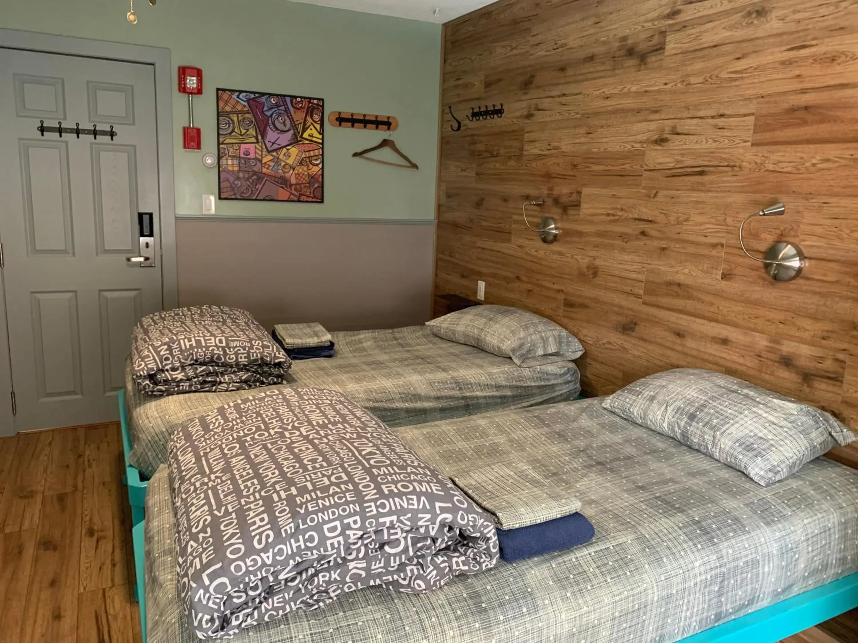 Standard Twin Room with Shared Bathroom in Jasper Downtown Hostel Standard Twin Room with Shared Bathroom in Jasper Downtown Hostel