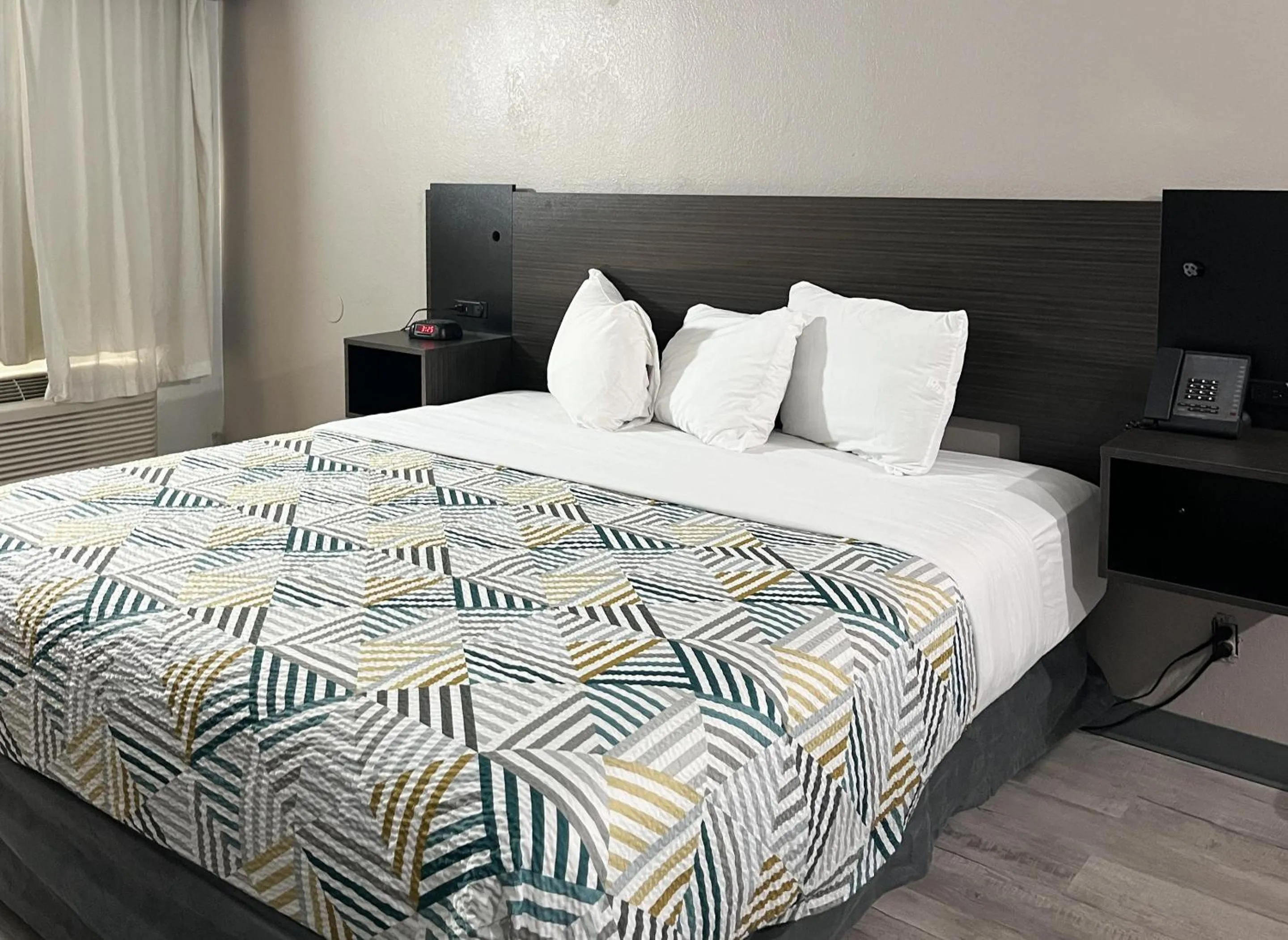 Bed in Motel 6-Council Bluffs, IA - Omaha East