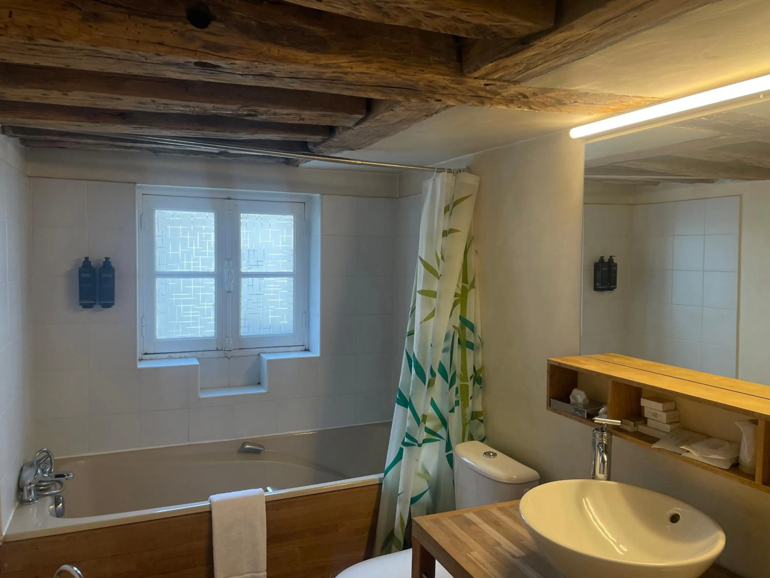 Bathroom in Hôtel Du Jeu De Paume