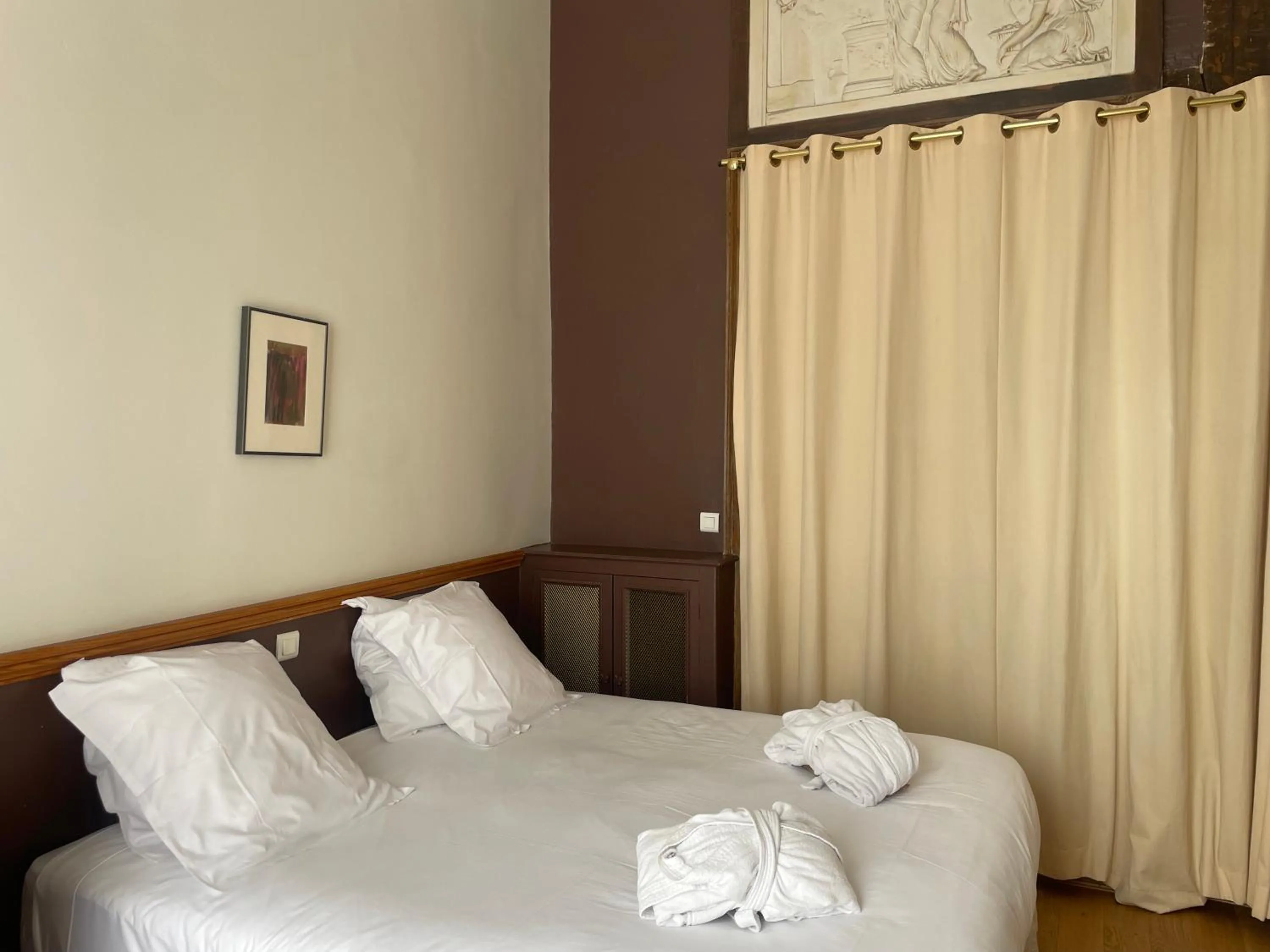 Bedroom in Hôtel Du Jeu De Paume