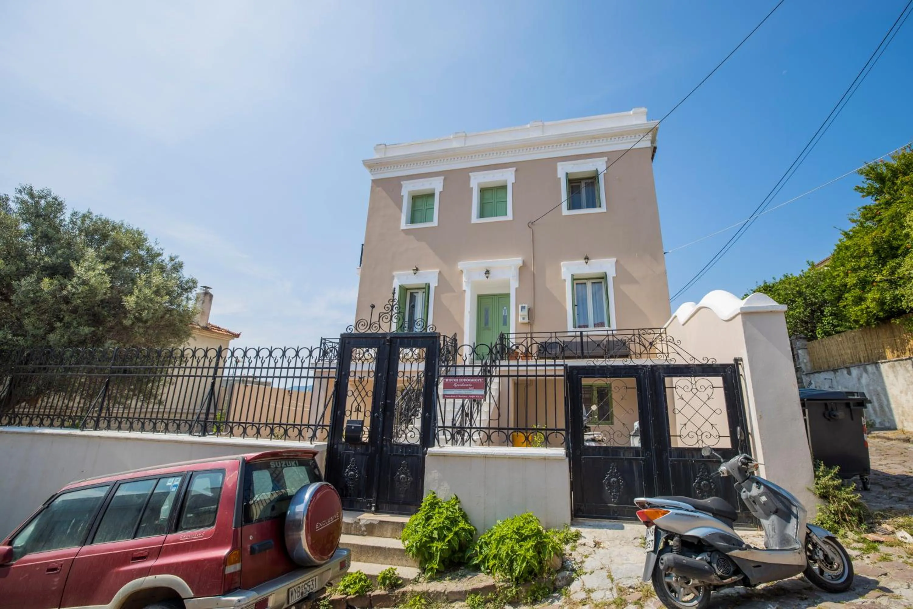 Facade/entrance in Pyrgos Sofokleous