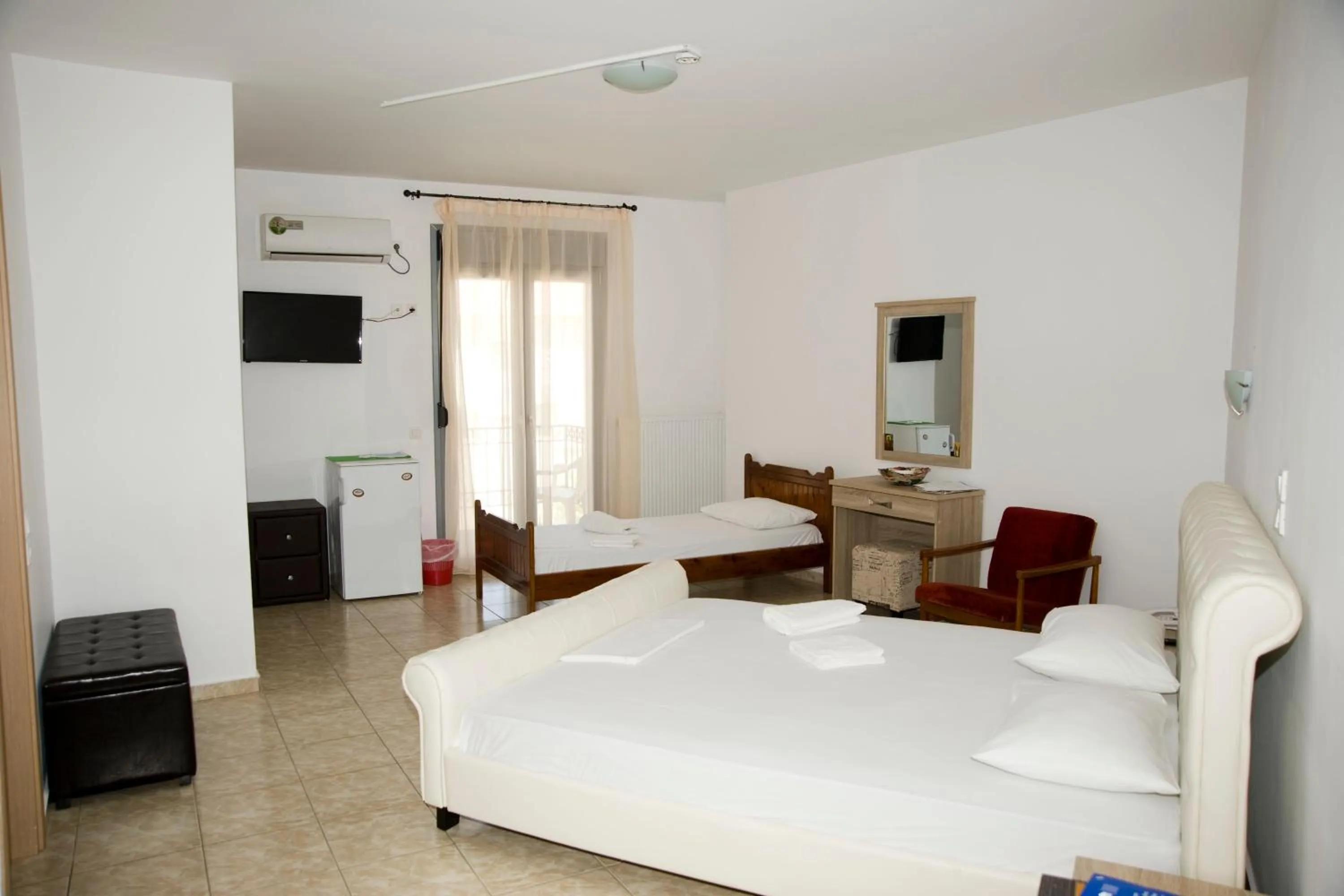 Photo of the whole room, Bed in Pyrgos Sofokleous